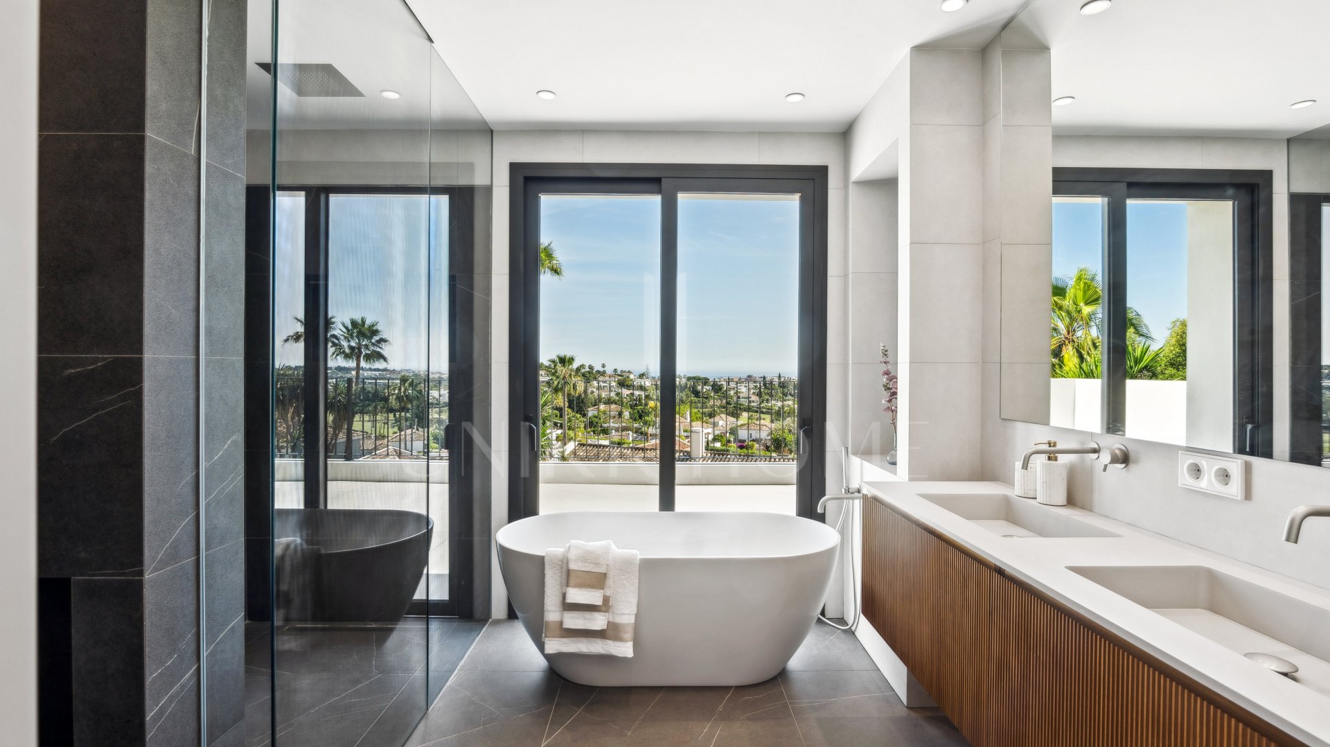 Bienvenido a Villa Rosalia — Un Retiro Refinado en Nueva Andalucía, Marbella