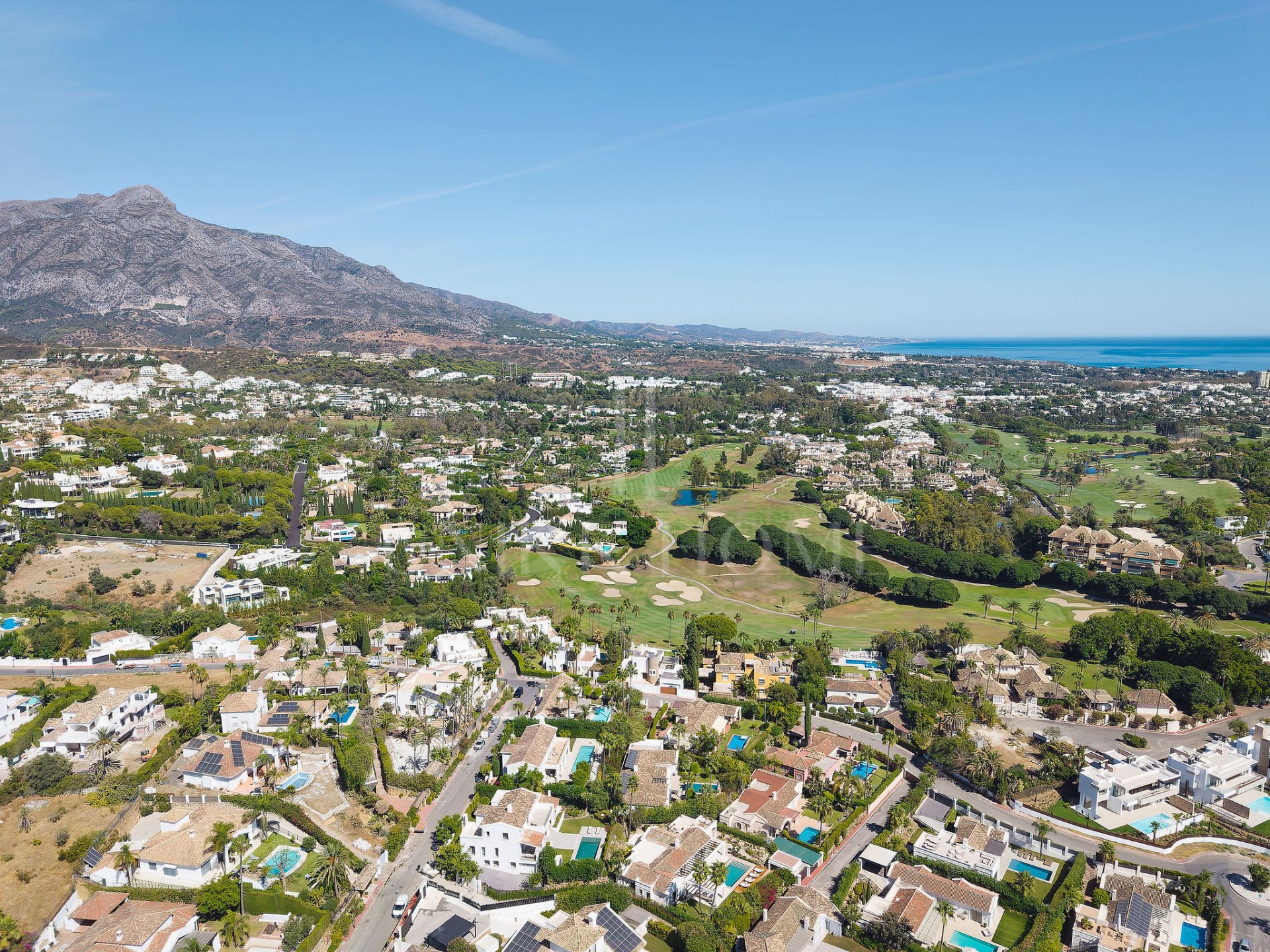 Bienvenido a Villa Rosalia — Un Retiro Refinado en Nueva Andalucía, Marbella