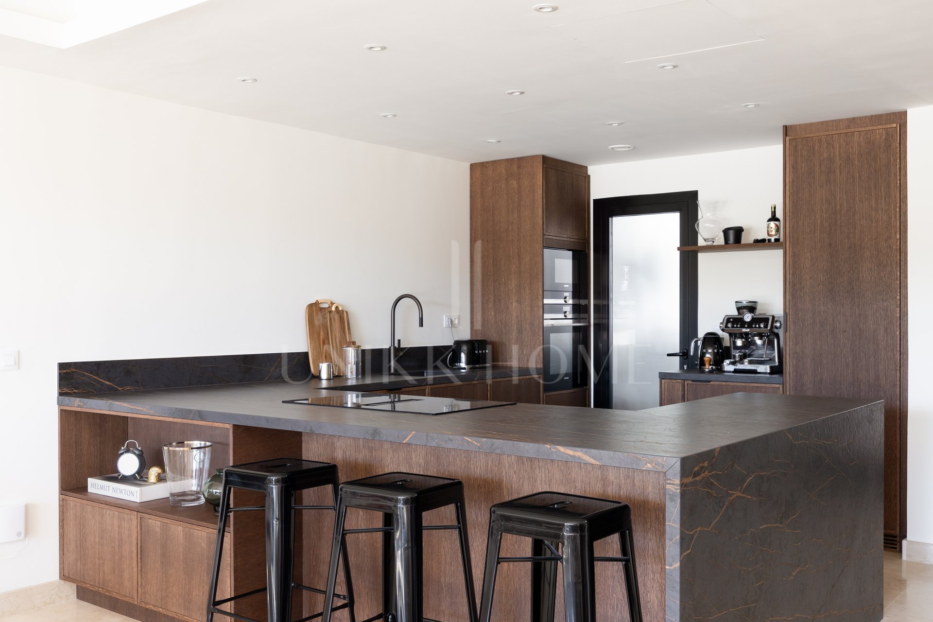 Elegant 3-Bedroom Townhouse with Panoramic Views Near Puerto Banús