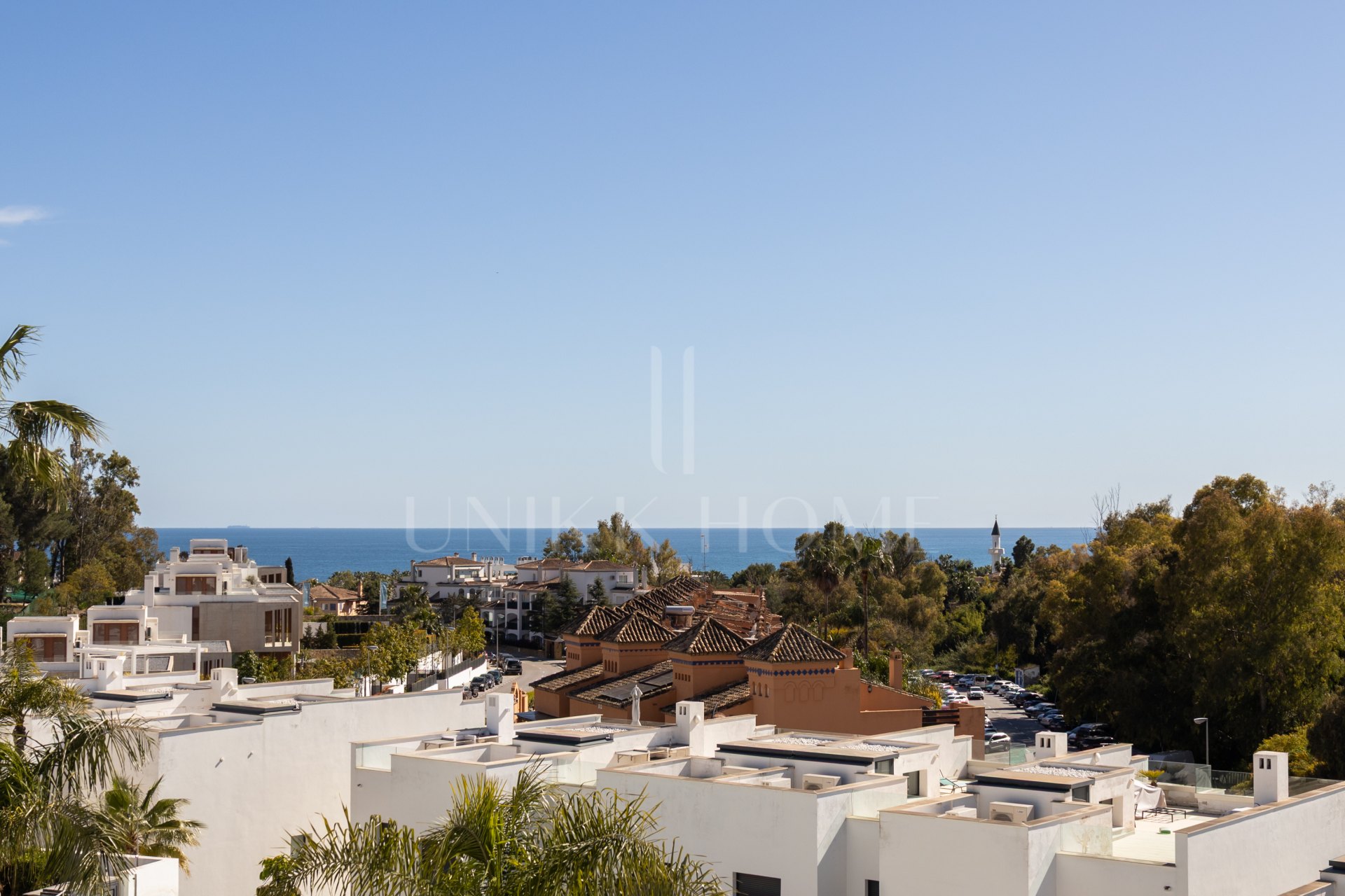 Elegant 3-Bedroom Townhouse with Panoramic Views Near Puerto Banús