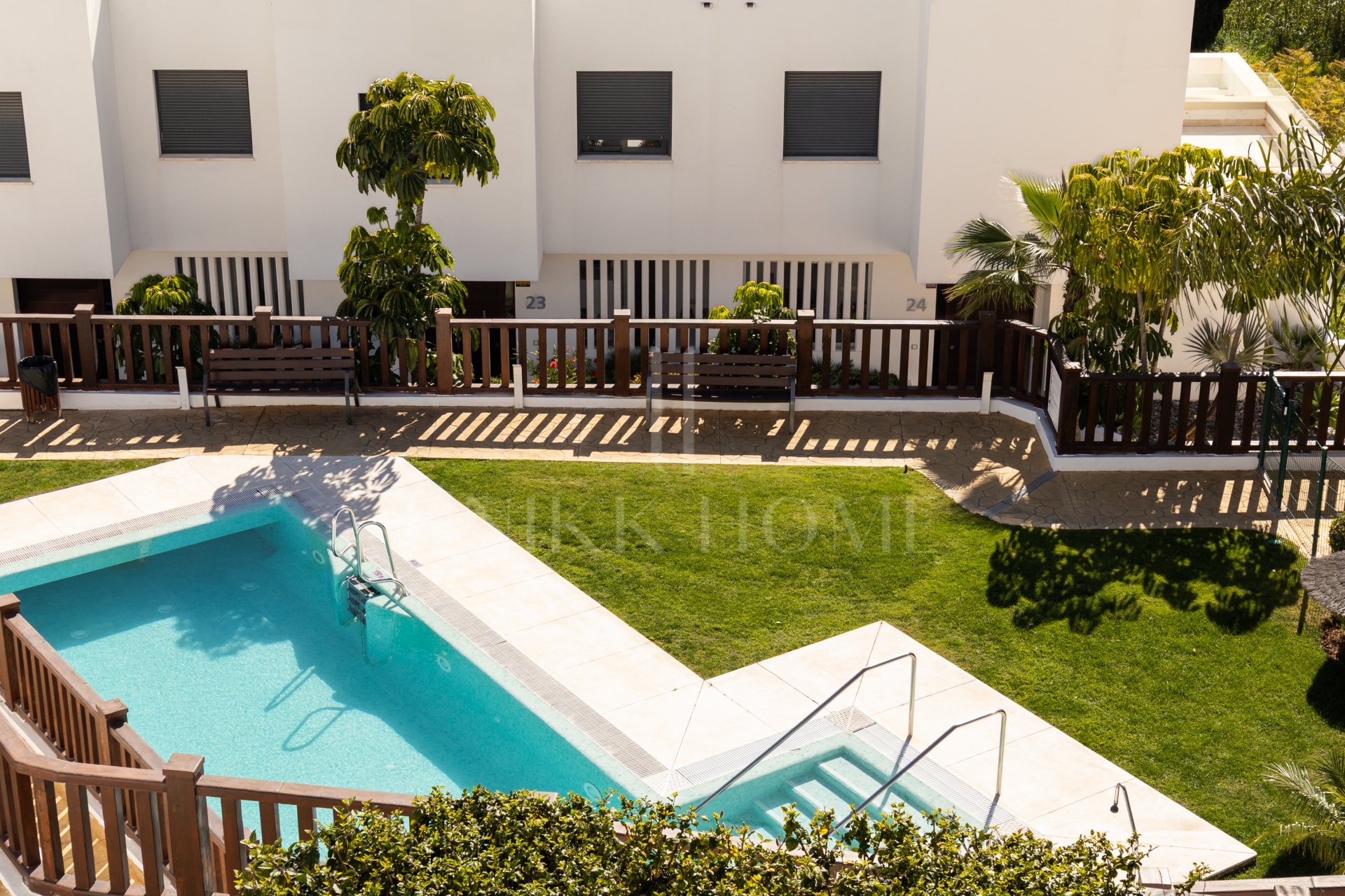 Elegant 3-Bedroom Townhouse with Panoramic Views Near Puerto Banús