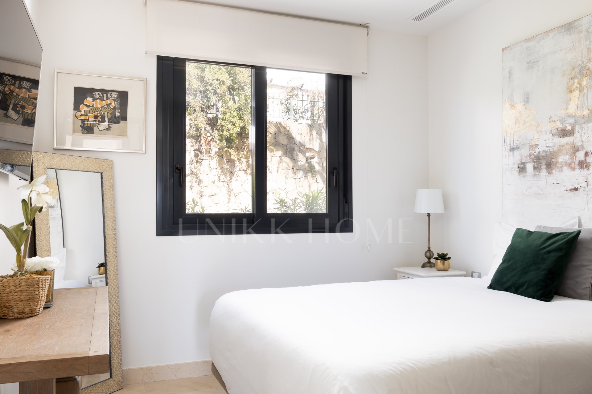 Elegant 3-Bedroom Townhouse with Panoramic Views Near Puerto Banús