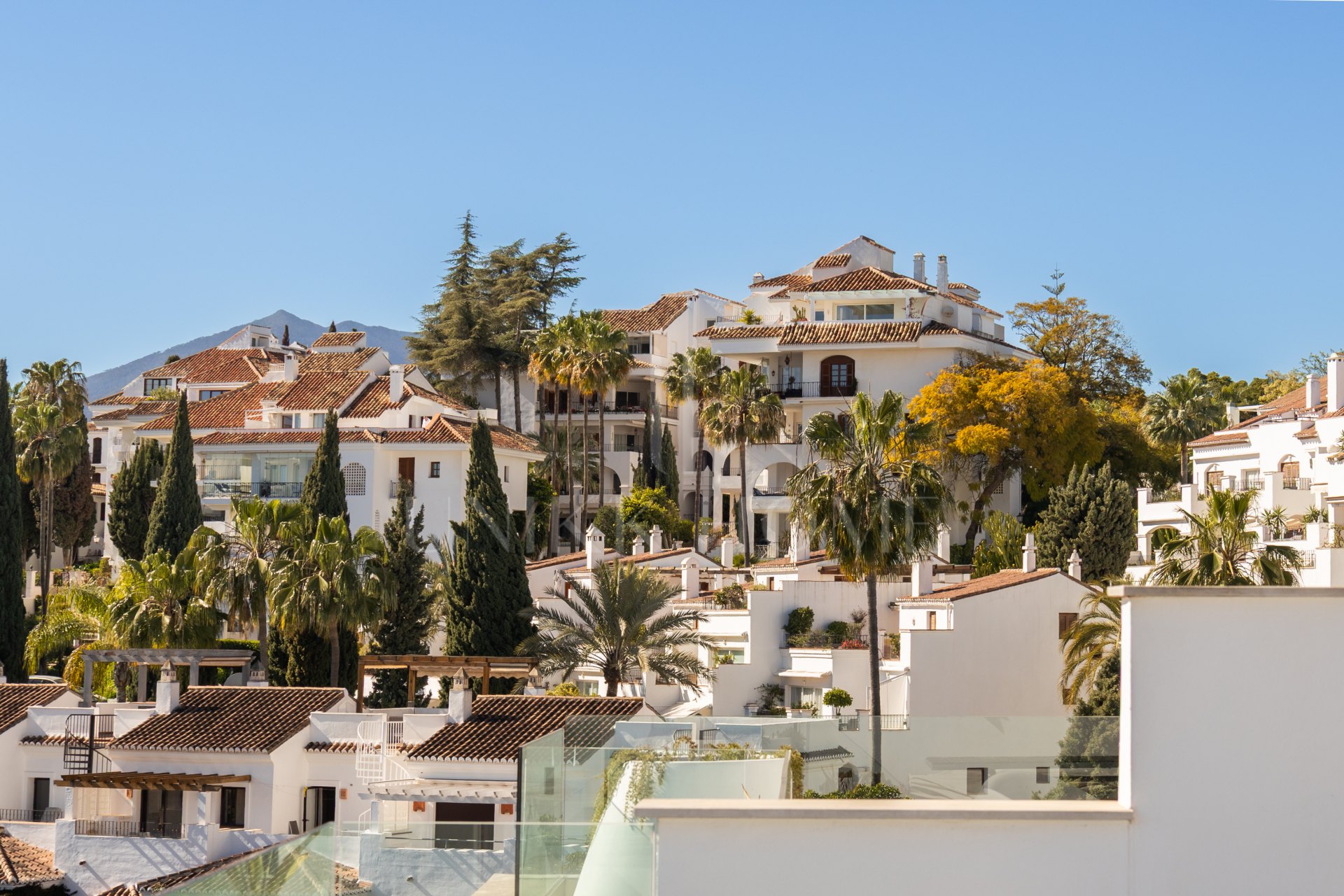 Elegant 3-Bedroom Townhouse with Panoramic Views Near Puerto Banús
