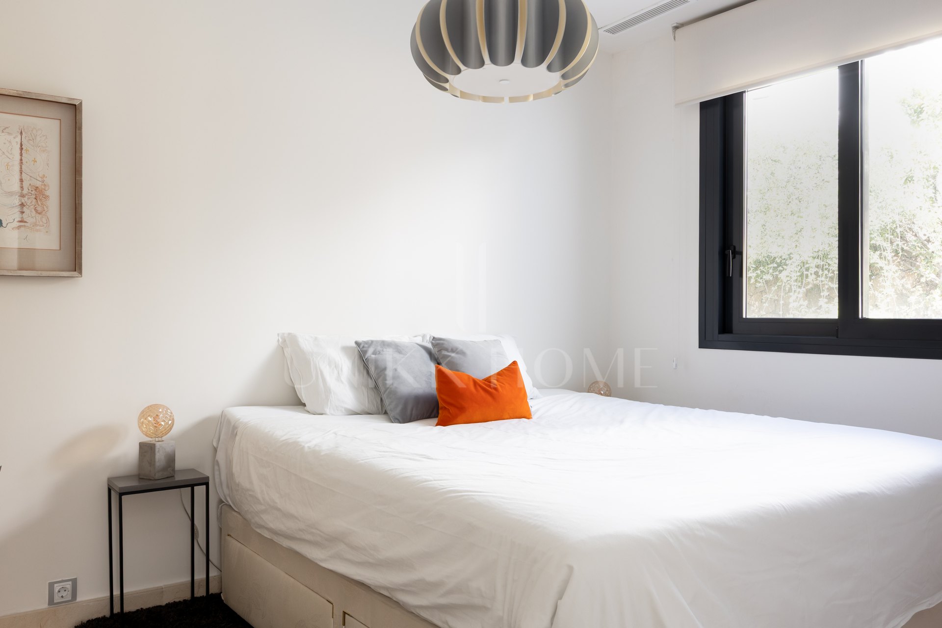 Elegant 3-Bedroom Townhouse with Panoramic Views Near Puerto Banús