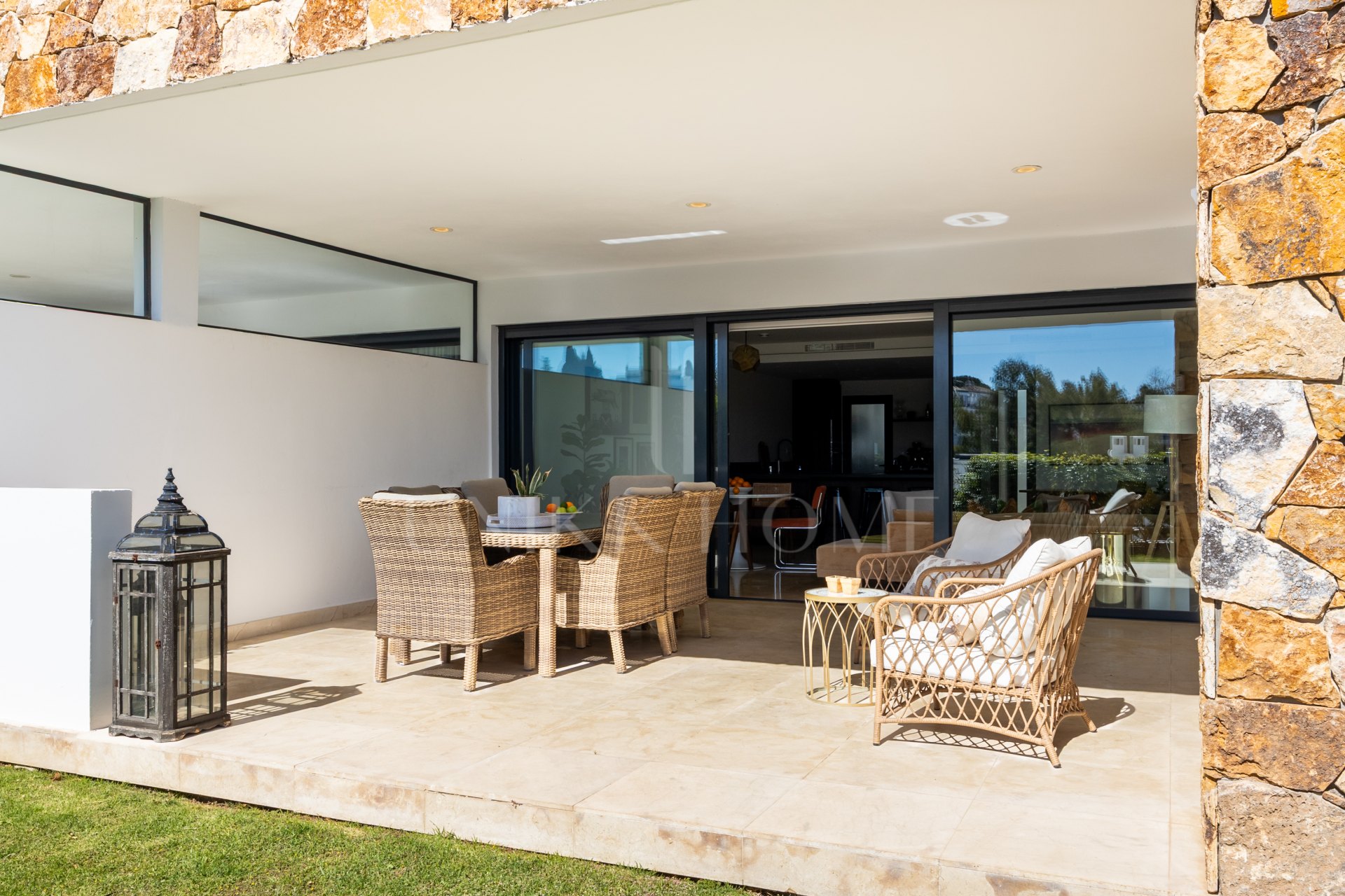 Elegant 3-Bedroom Townhouse with Panoramic Views Near Puerto Banús