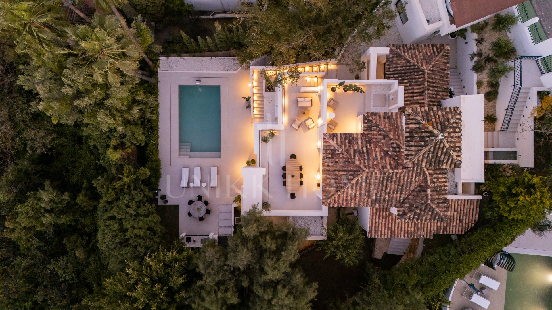 Welcome to Villa Lucalle, a contemporary masterpiece located in the picturesque grounds of Los Naranjos Hill Club in La Cerquilla, Nueva Andalucía.