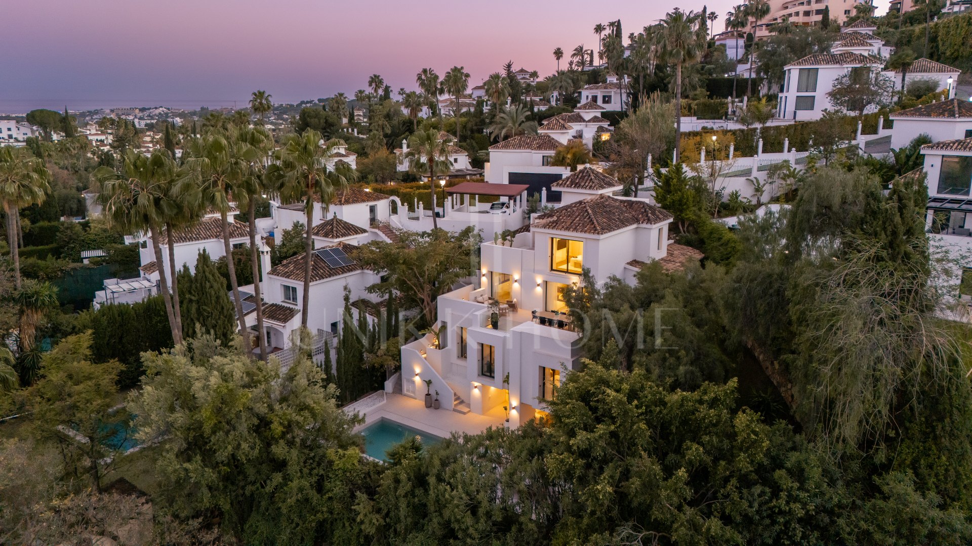 Welcome to Villa Lucalle, a contemporary masterpiece located in the picturesque grounds of Los Naranjos Hill Club in La Cerquilla, Nueva Andalucía.