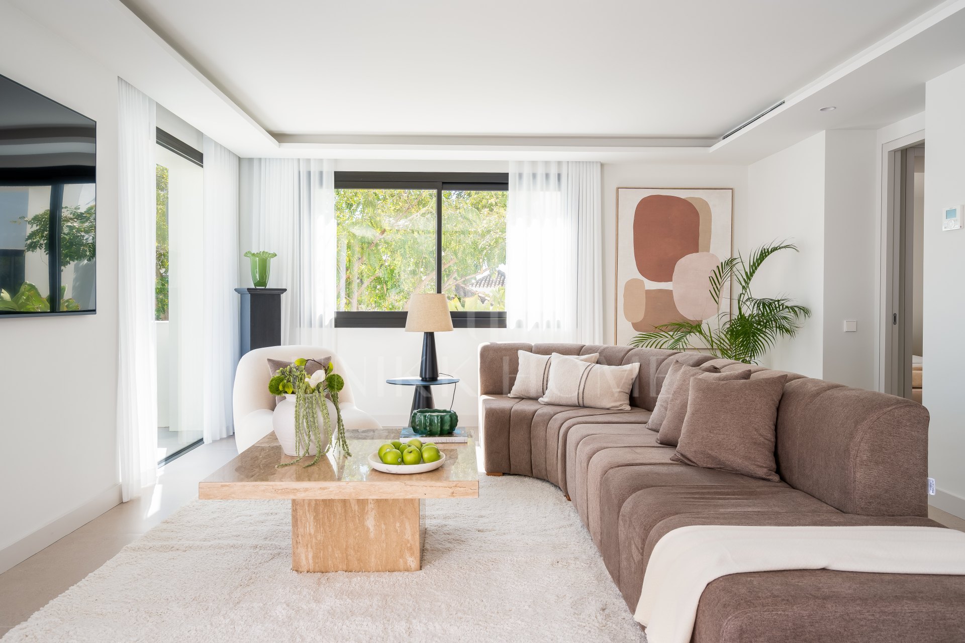 Welcome to Villa Lucalle, a contemporary masterpiece located in the picturesque grounds of Los Naranjos Hill Club in La Cerquilla, Nueva Andalucía.