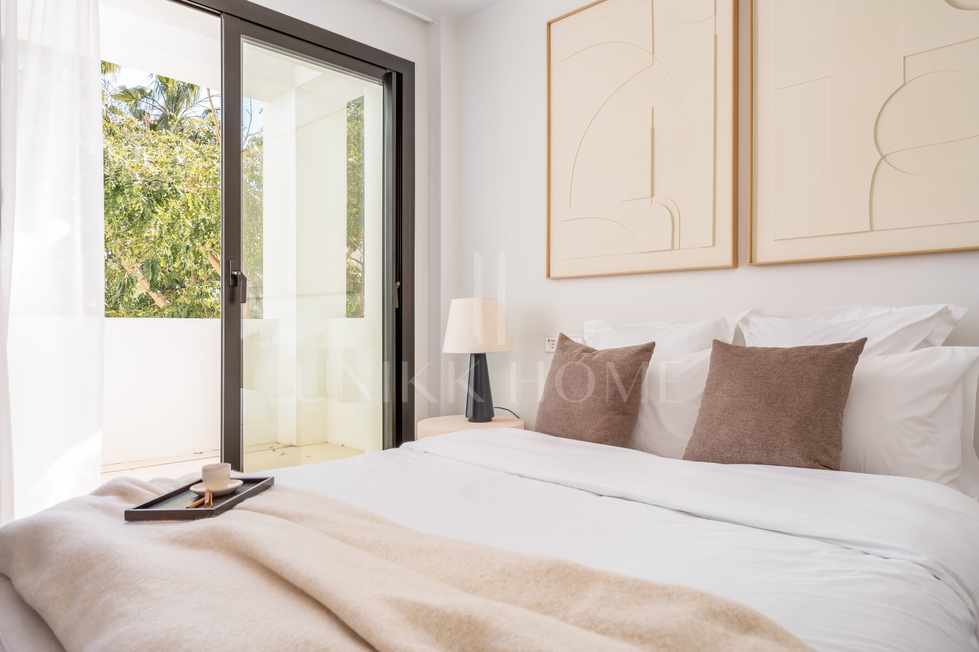 Welcome to Villa Lucalle, a contemporary masterpiece located in the picturesque grounds of Los Naranjos Hill Club in La Cerquilla, Nueva Andalucía.