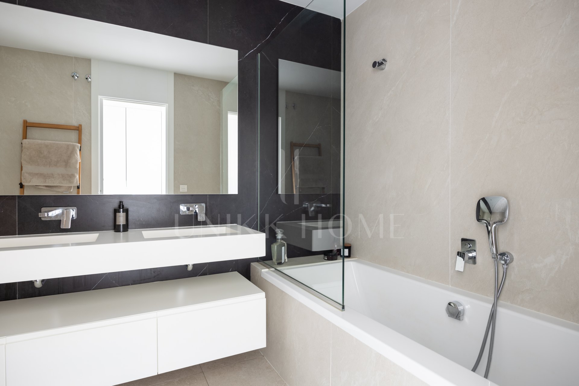 Elegant 2-bed, 2-bath apartment in Marbella’s Golf Valley with 112m² interior, 43m² terrace, luxury finishes, pools, gym, concierge & 2 parking spaces.