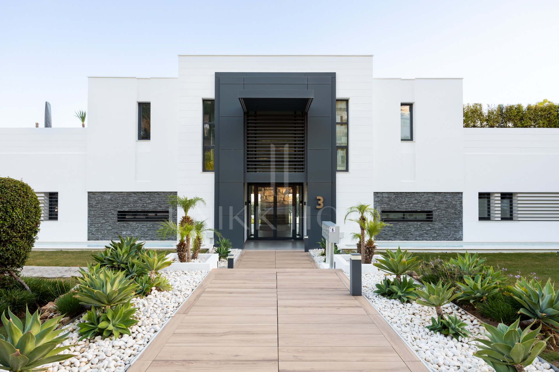 Elegant 2-bed, 2-bath apartment in Marbella’s Golf Valley with 112m² interior, 43m² terrace, luxury finishes, pools, gym, concierge & 2 parking spaces.