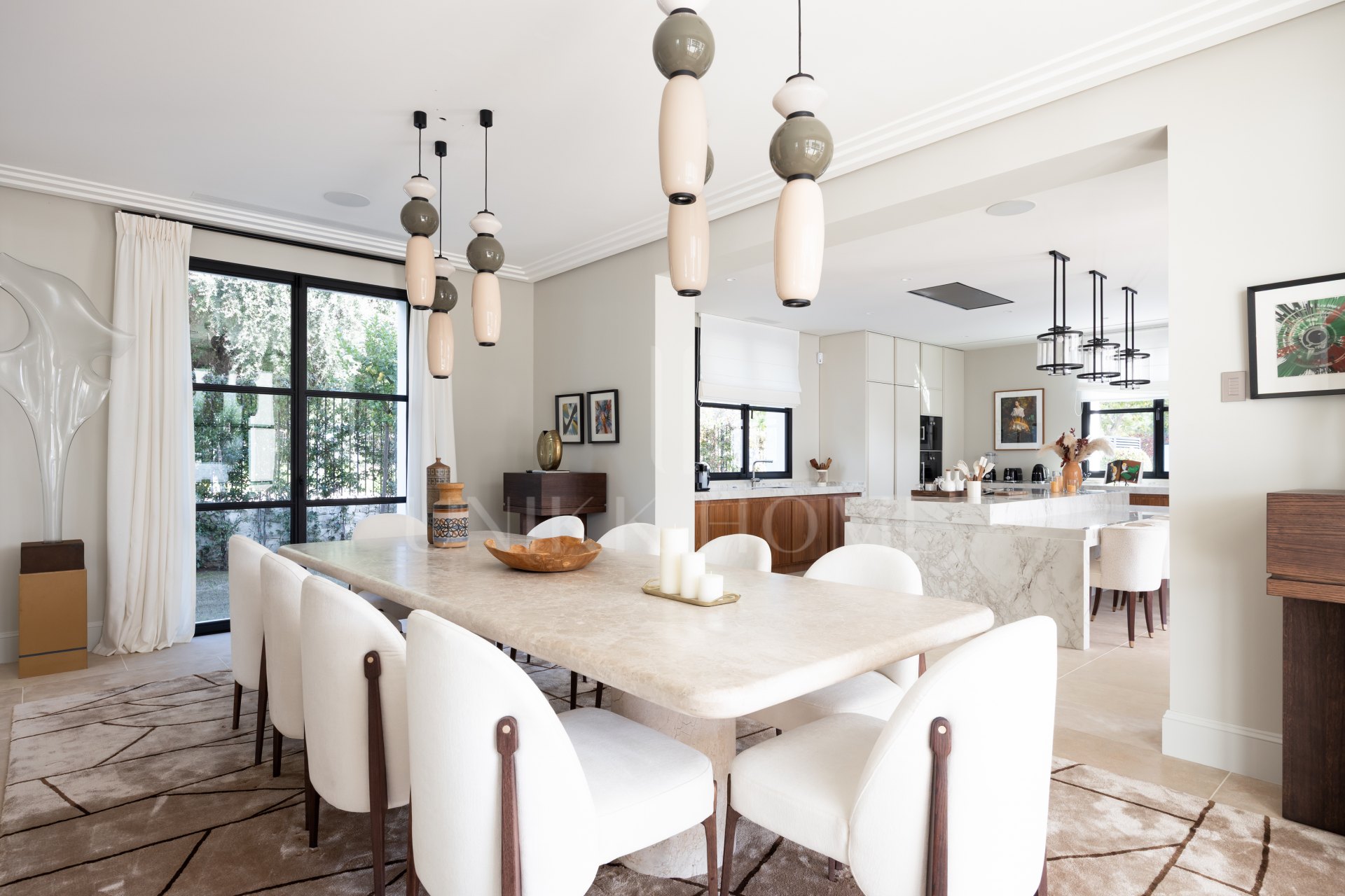 Casa Angelico en Cascada de Camoján ofrece una elegancia atemporal, vistas panorámicas al Mediterráneo y lujo en el enclave más exclusivo de Marbella.