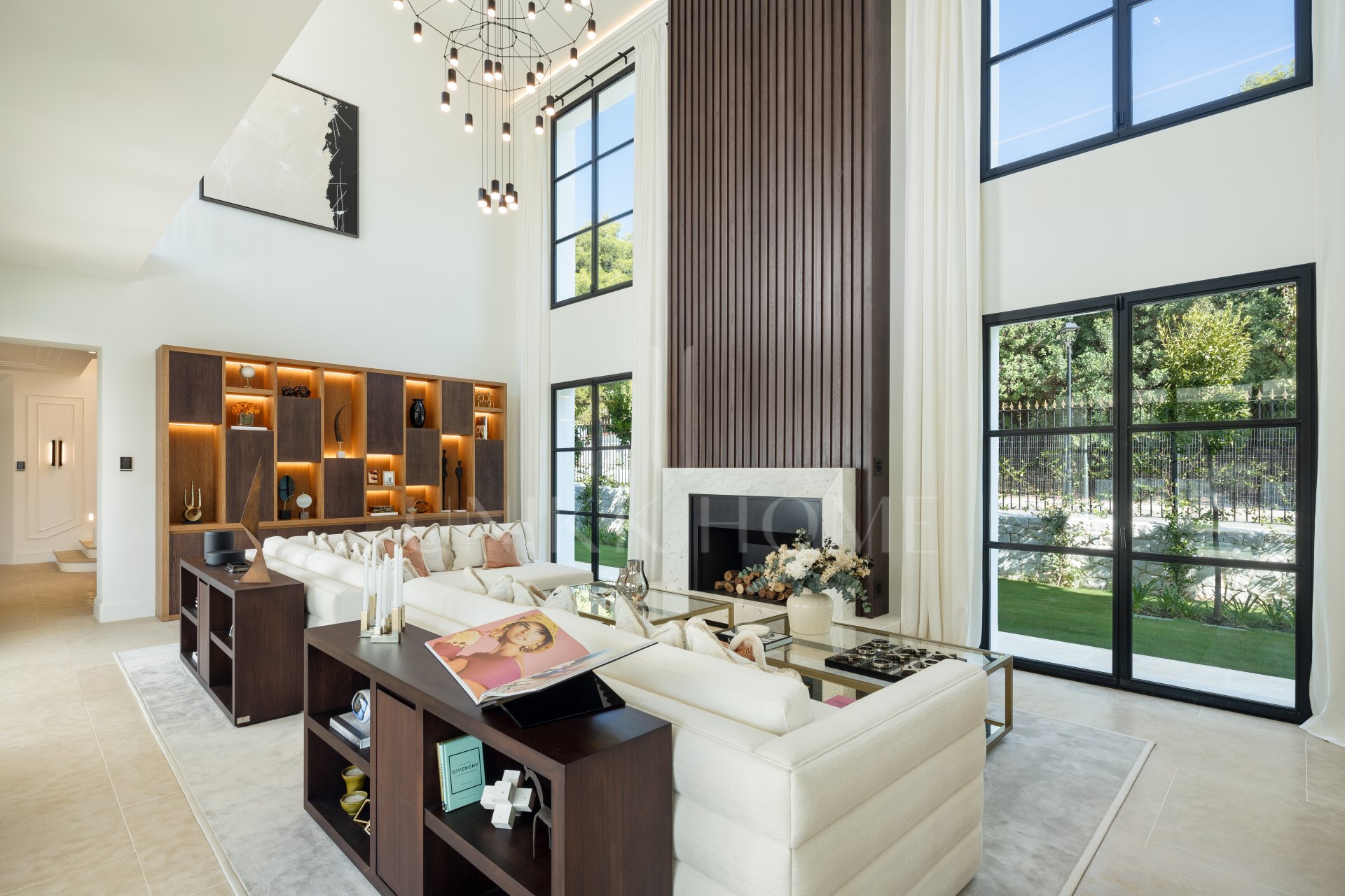 Casa Angelico en Cascada de Camoján ofrece una elegancia atemporal, vistas panorámicas al Mediterráneo y lujo en el enclave más exclusivo de Marbella.