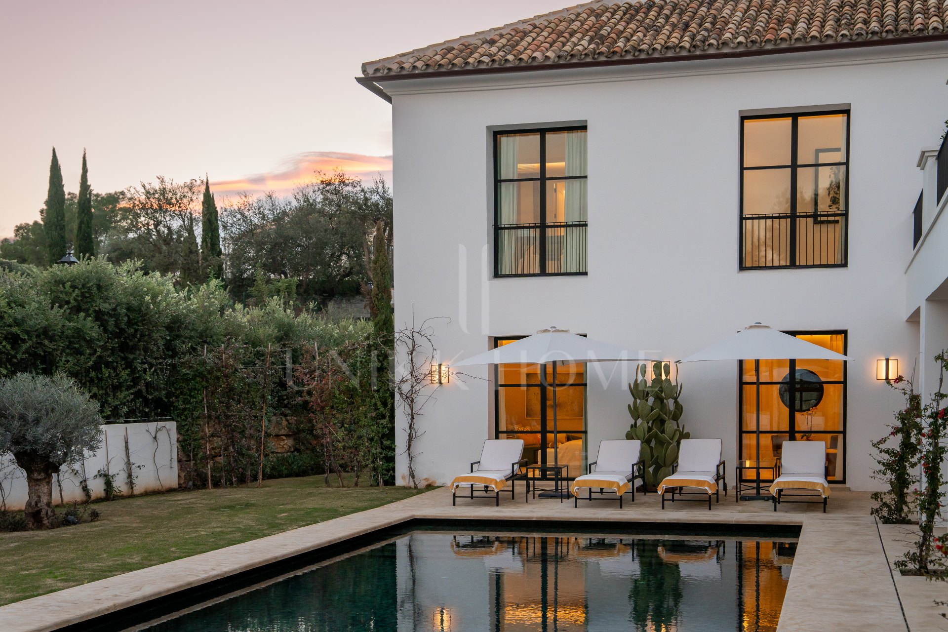 Casa Angelico en Cascada de Camoján ofrece una elegancia atemporal, vistas panorámicas al Mediterráneo y lujo en el enclave más exclusivo de Marbella.