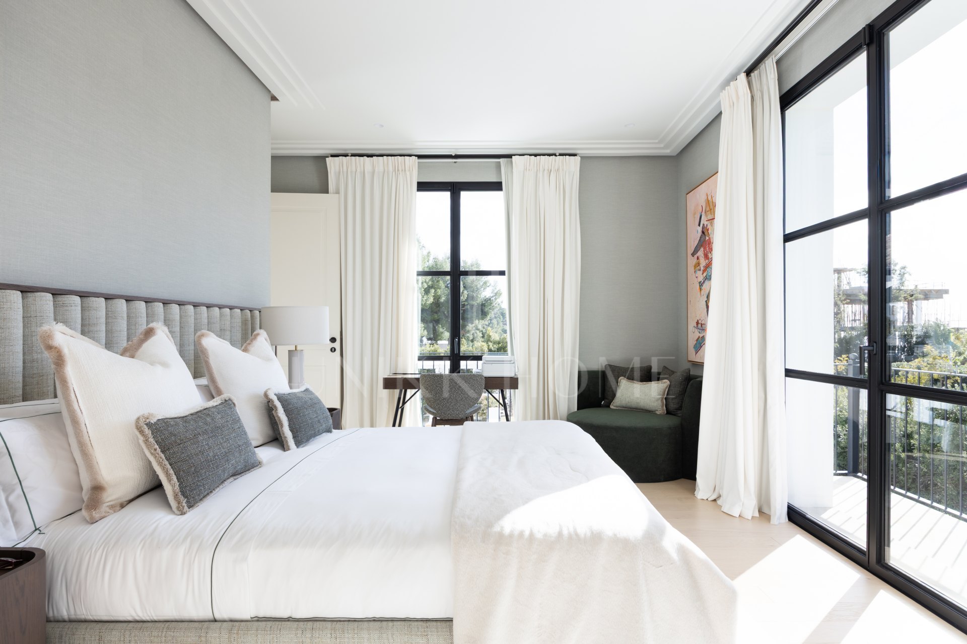 Casa Angelico en Cascada de Camoján ofrece una elegancia atemporal, vistas panorámicas al Mediterráneo y lujo en el enclave más exclusivo de Marbella.