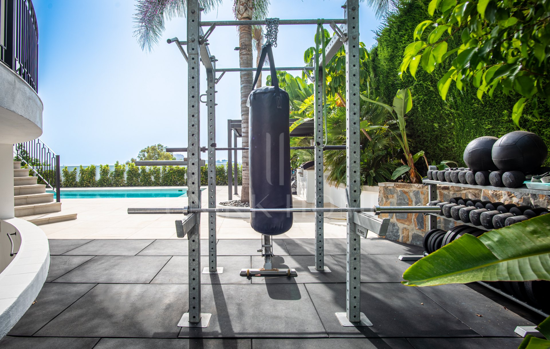 Modern 5-bedroom villa in La Quinta, Benahavís with sea, golf & mountain views, private pool, outdoor gym, and just 4 km from the beach