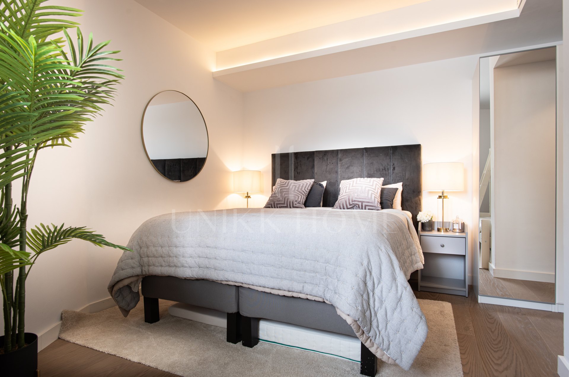 Modern 5-bedroom villa in La Quinta, Benahavís with sea, golf & mountain views, private pool, outdoor gym, and just 4 km from the beach