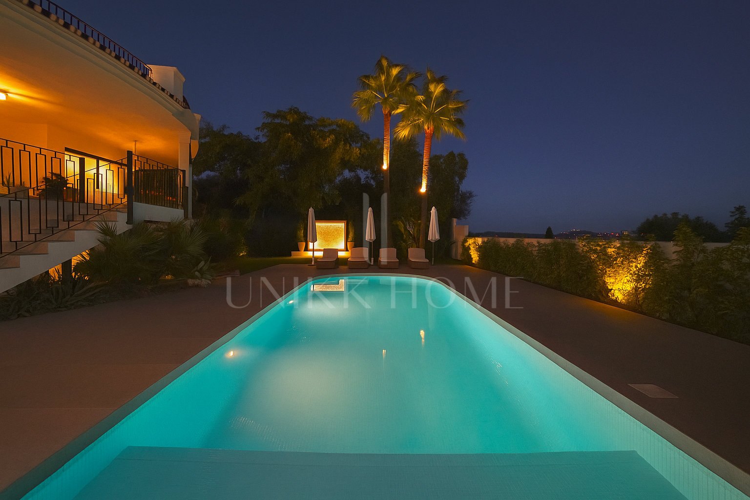 Modern 5-bedroom villa in La Quinta, Benahavís with sea, golf & mountain views, private pool, outdoor gym, and just 4 km from the beach