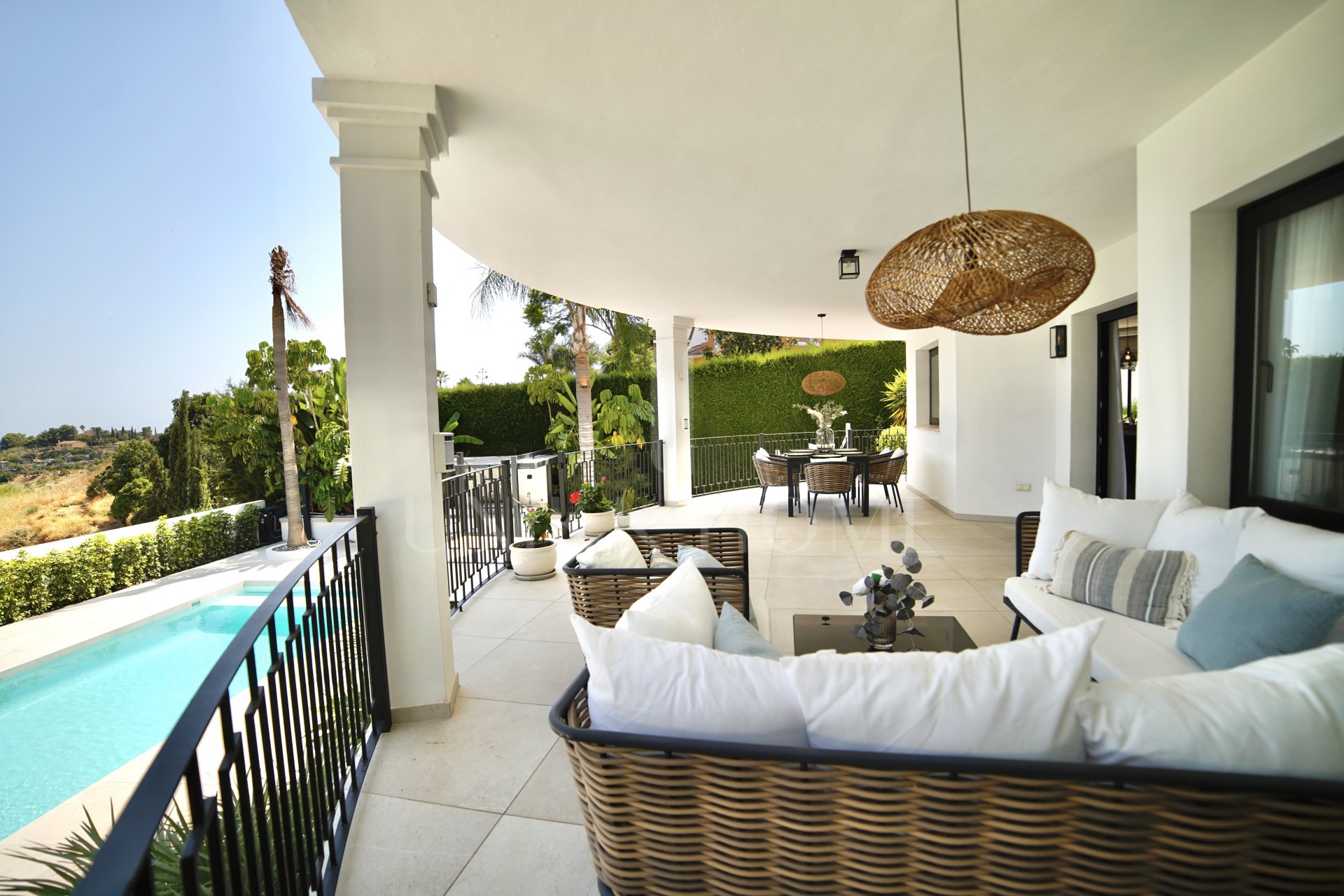 Modern 5-bedroom villa in La Quinta, Benahavís with sea, golf & mountain views, private pool, outdoor gym, and just 4 km from the beach