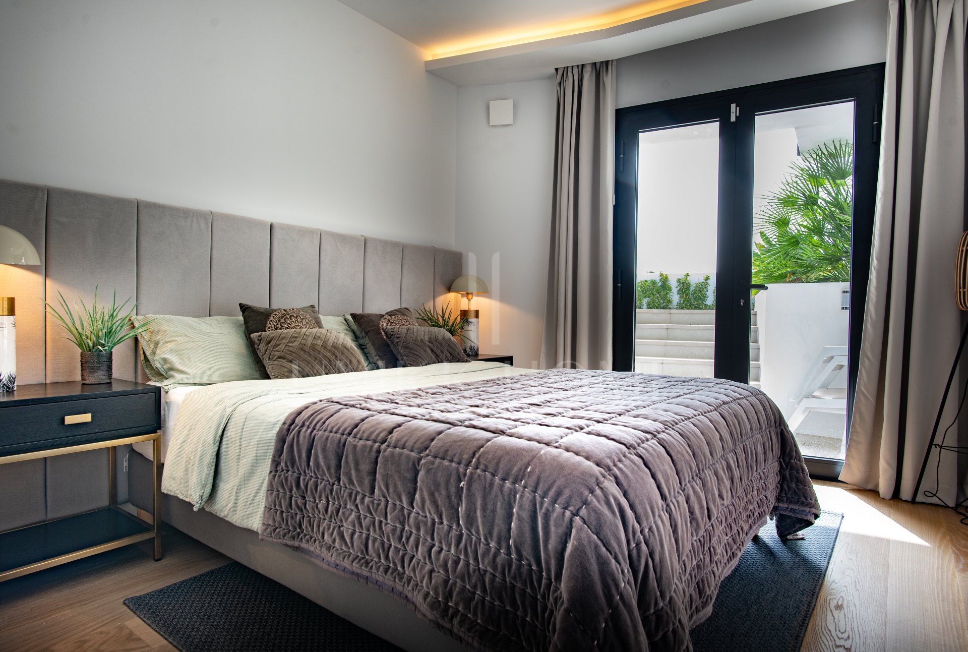 Modern 5-bedroom villa in La Quinta, Benahavís with sea, golf & mountain views, private pool, outdoor gym, and just 4 km from the beach