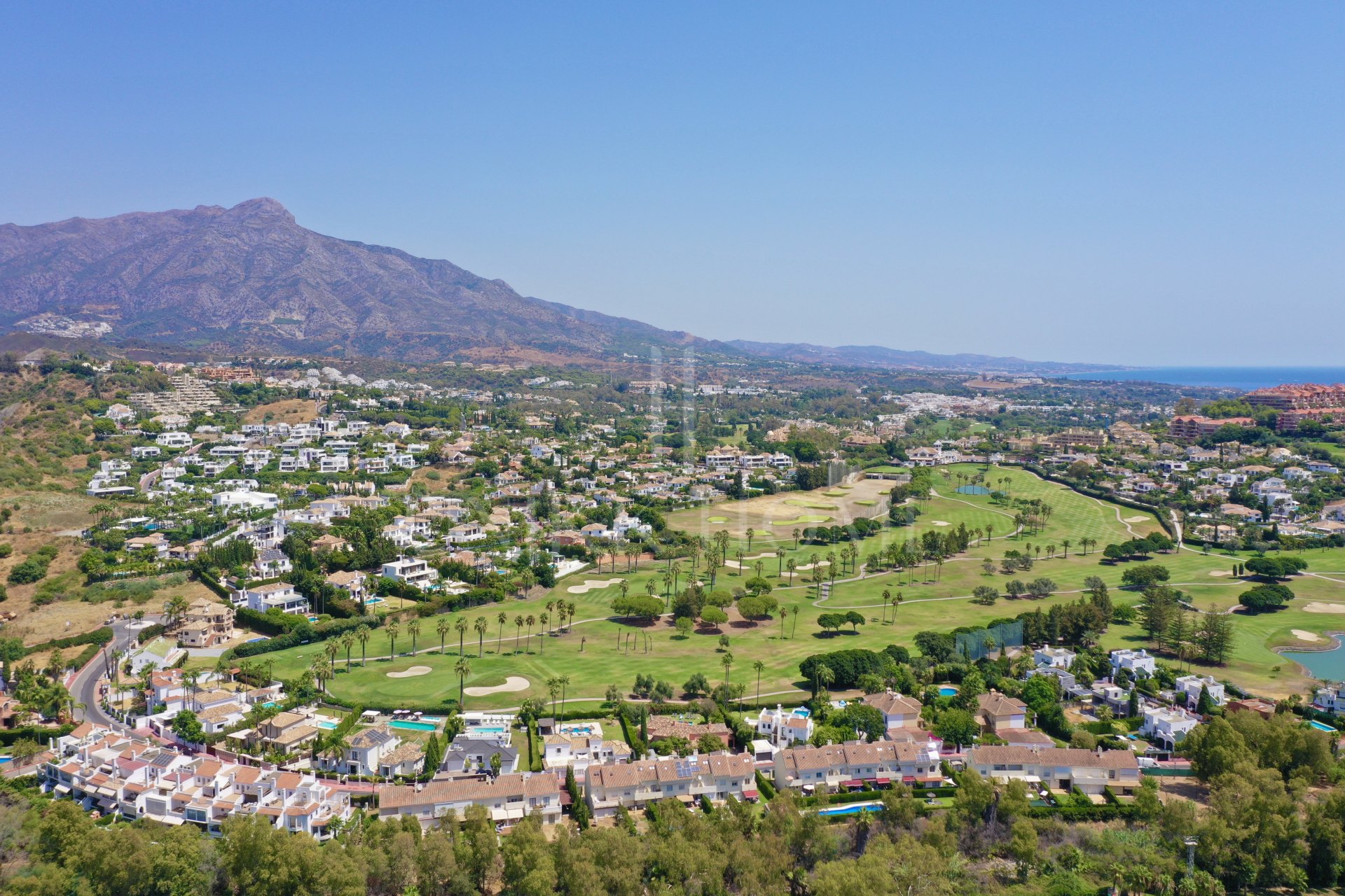 Modern 5-bedroom villa in La Quinta, Benahavís with sea, golf & mountain views, private pool, outdoor gym, and just 4 km from the beach