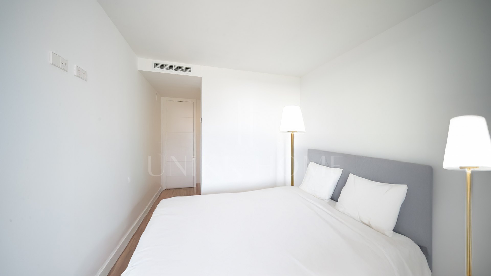 Moderno apartamento en esquina en planta baja en Cancelada, Estepona Este