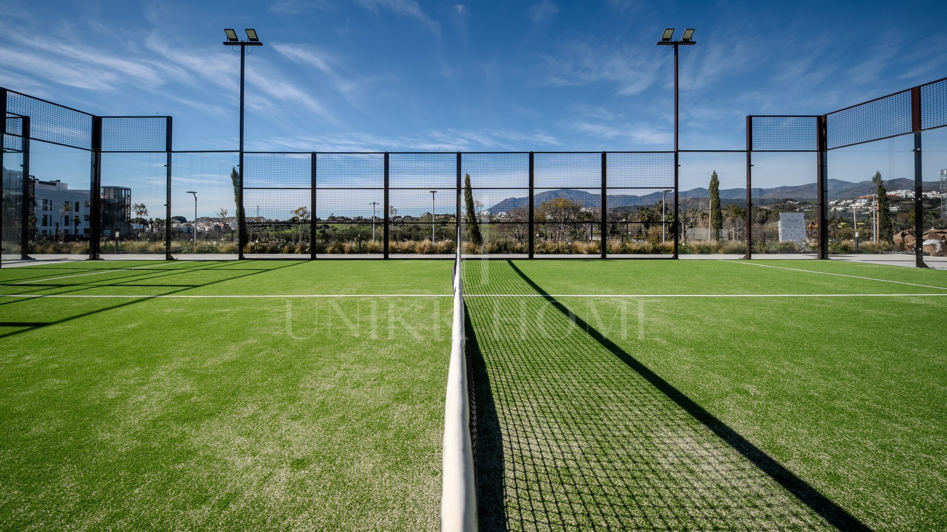 Moderno apartamento en esquina en planta baja en Cancelada, Estepona Este