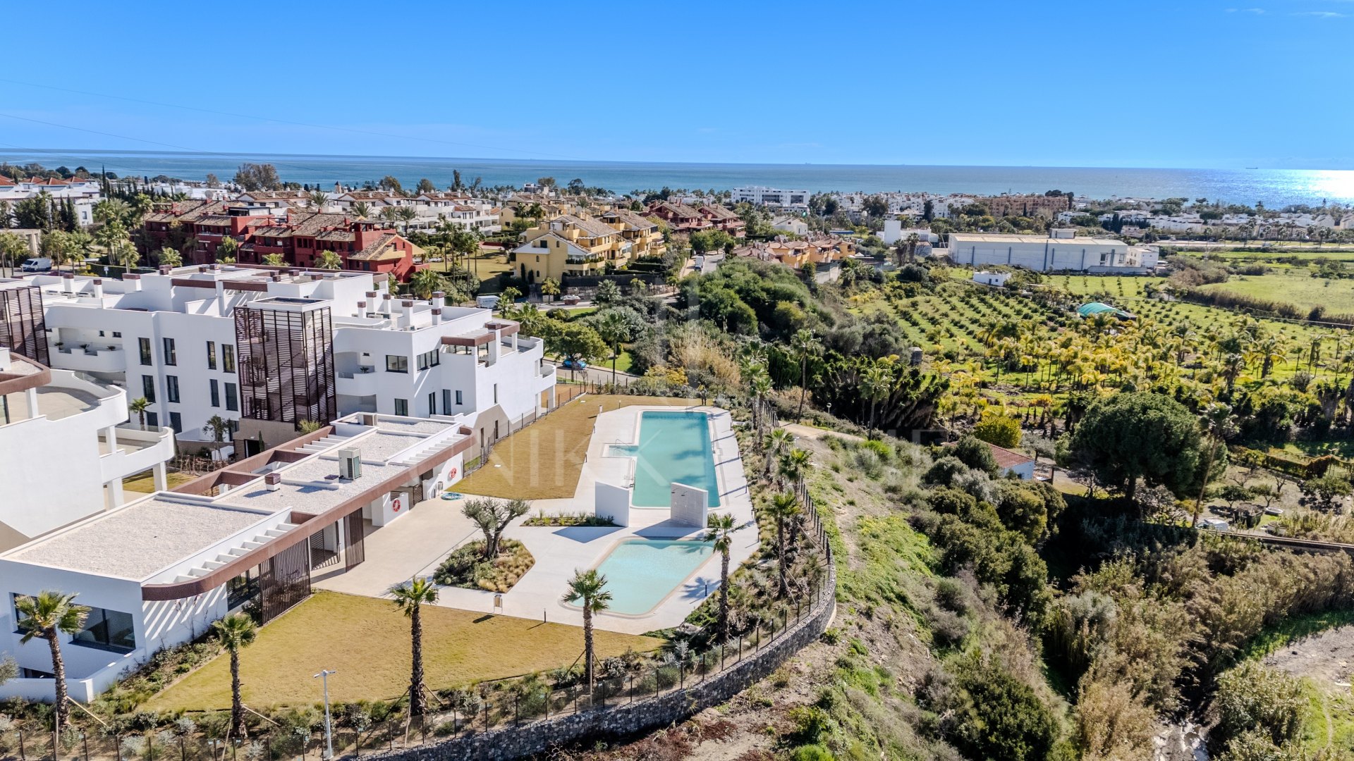 Moderno apartamento en esquina en planta baja en Cancelada, Estepona Este