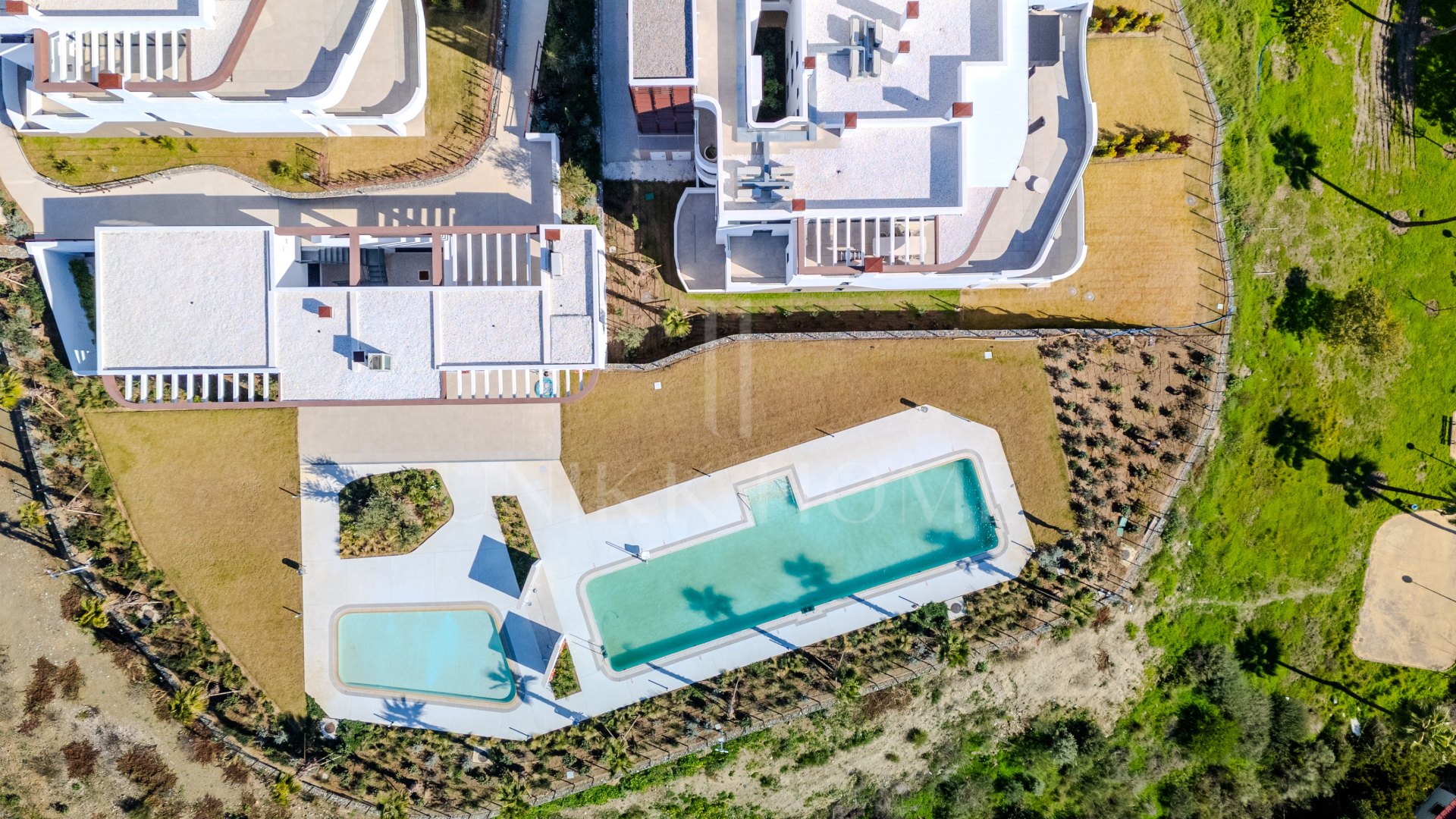 Moderno apartamento en esquina en planta baja en Cancelada, Estepona Este