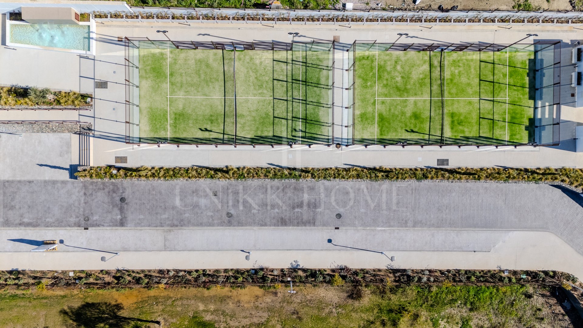 Moderno apartamento en esquina en planta baja en Cancelada, Estepona Este