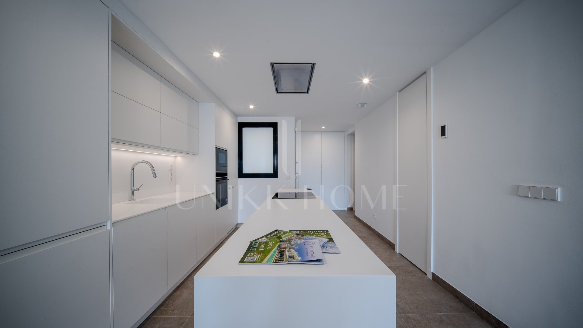 Moderno apartamento en esquina en planta baja en Cancelada, Estepona Este