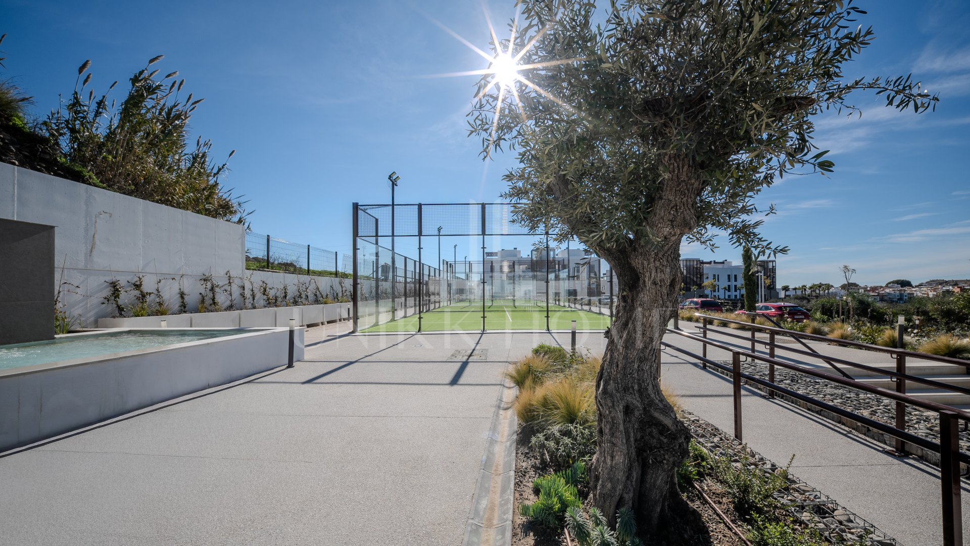 Moderno apartamento en esquina en planta baja en Cancelada, Estepona Este