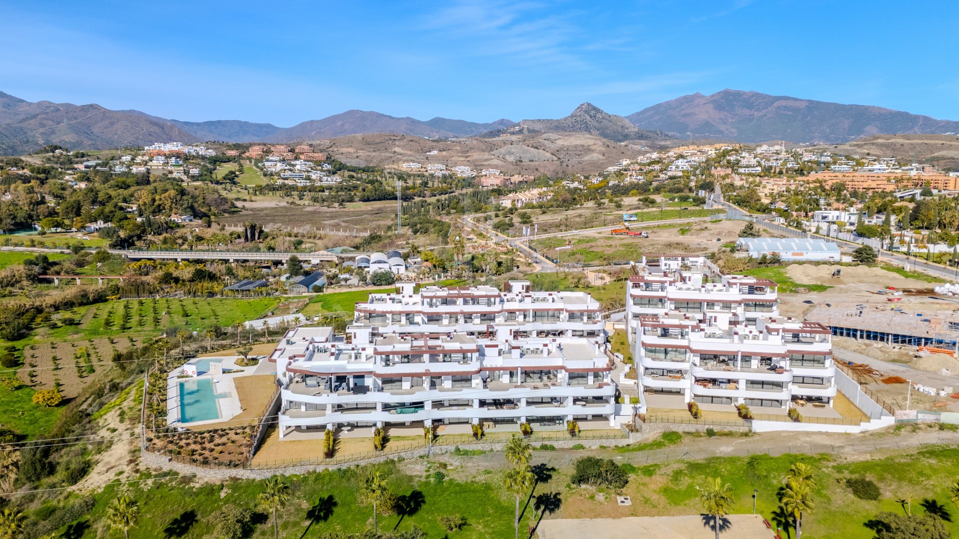 Moderno apartamento en esquina en planta baja en Cancelada, Estepona Este