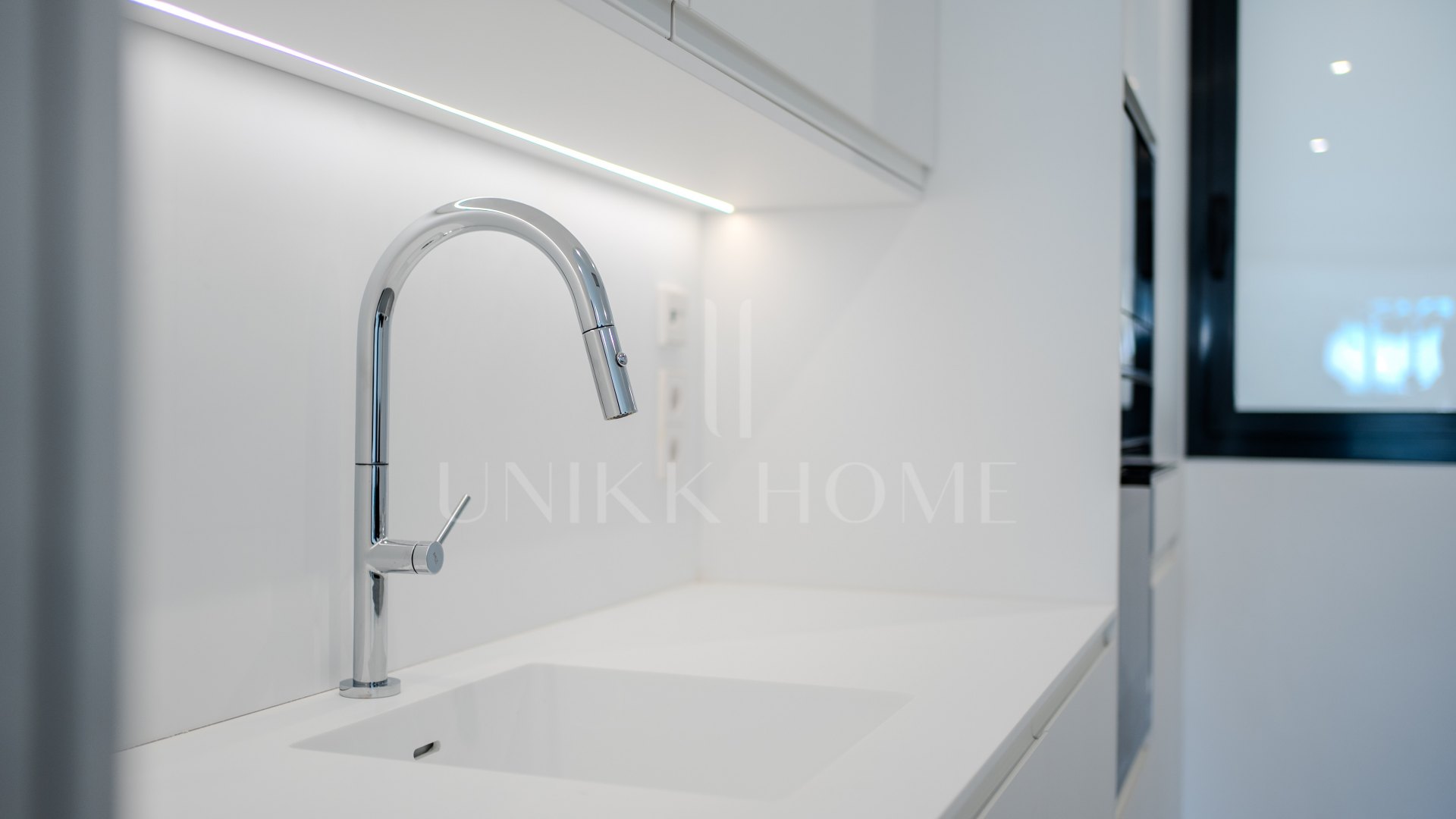 Moderno apartamento en esquina en planta baja en Cancelada, Estepona Este