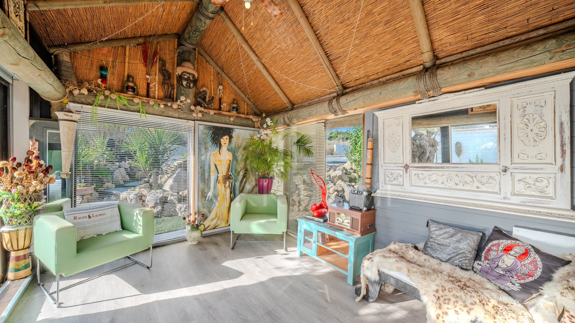 Magnífica casa de 5 dormitorios en primera línea de Estepona Golf`y con vista al mar