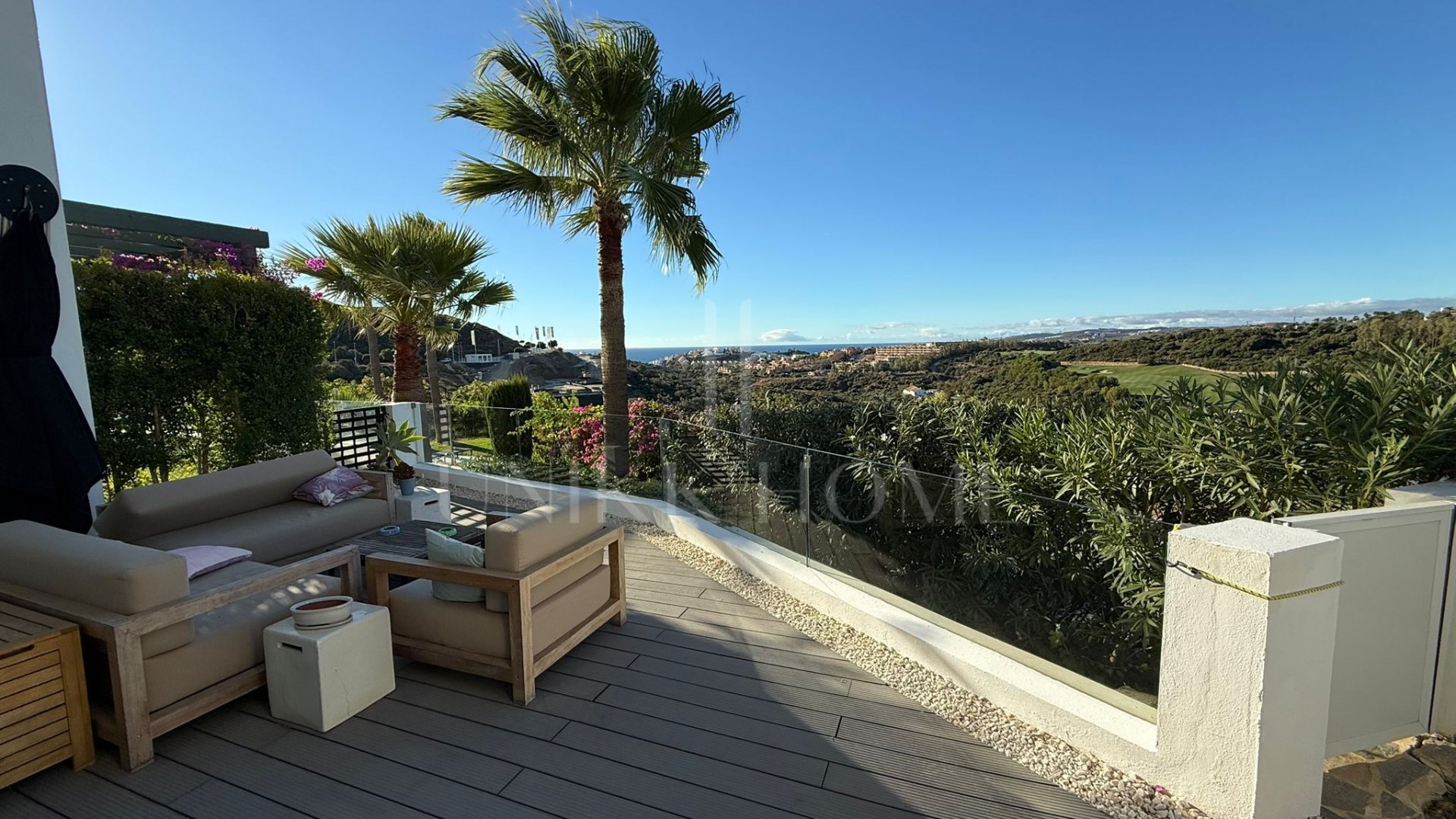 Elegante apartamento en planta baja con vistas panorámicas en el complejo Finca Cortesín