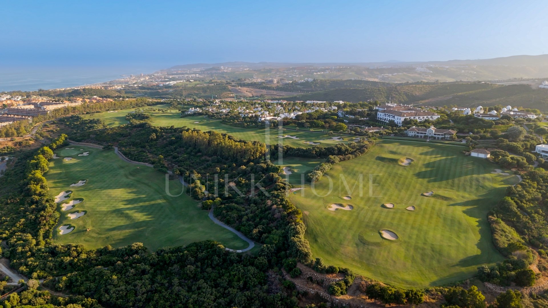 Elegante apartamento en planta baja con vistas panorámicas en el complejo Finca Cortesín
