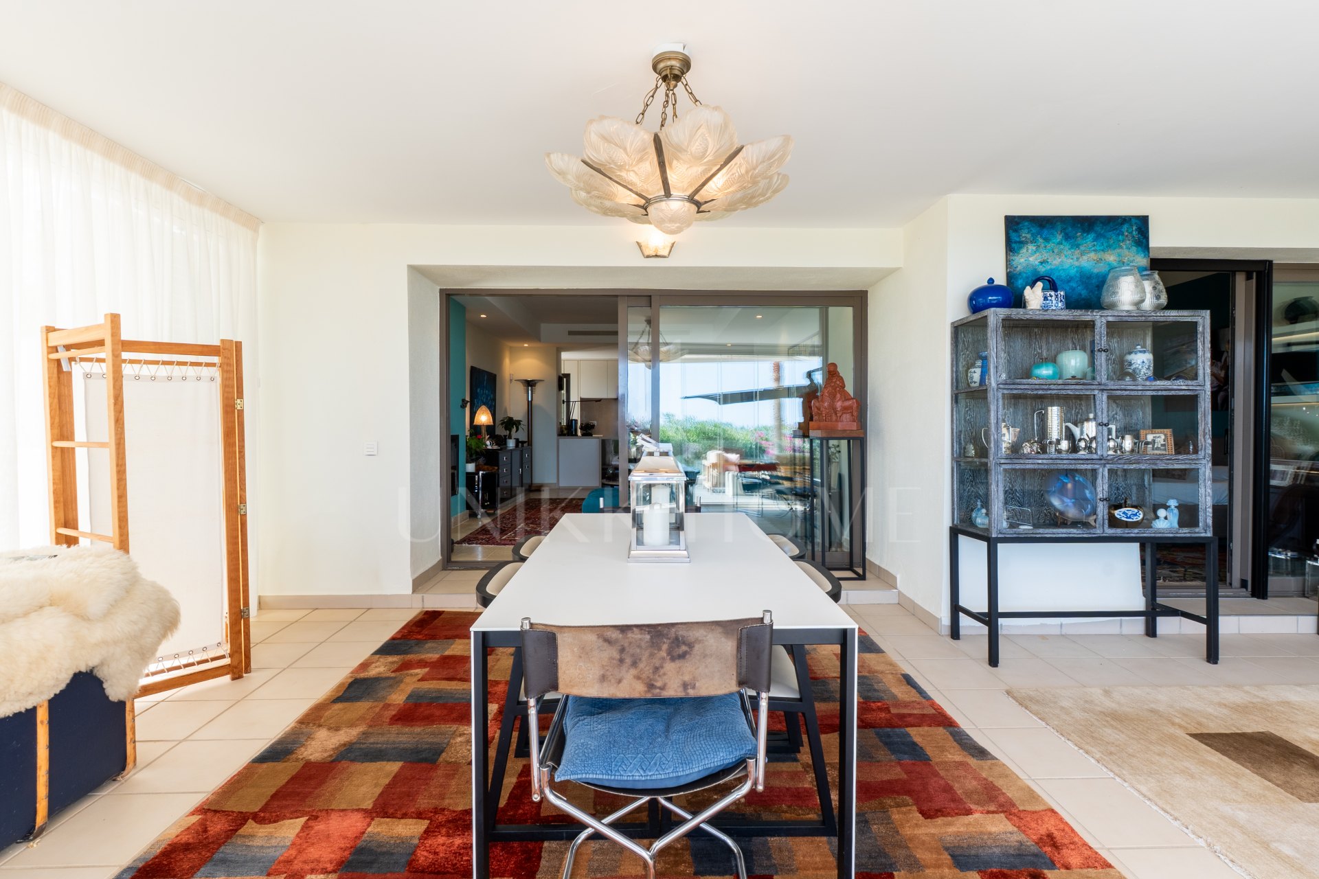 Elegante apartamento en planta baja con vistas panorámicas en el complejo Finca Cortesín