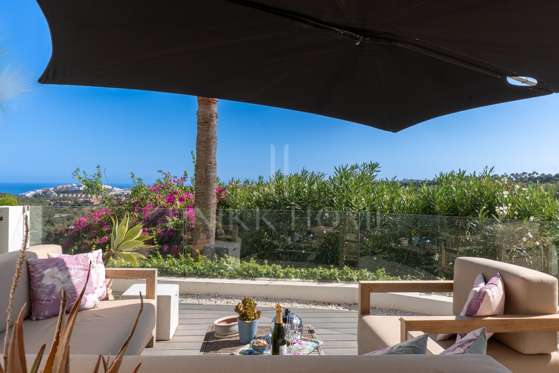 Elegante apartamento en planta baja con vistas panorámicas en el complejo Finca Cortesín