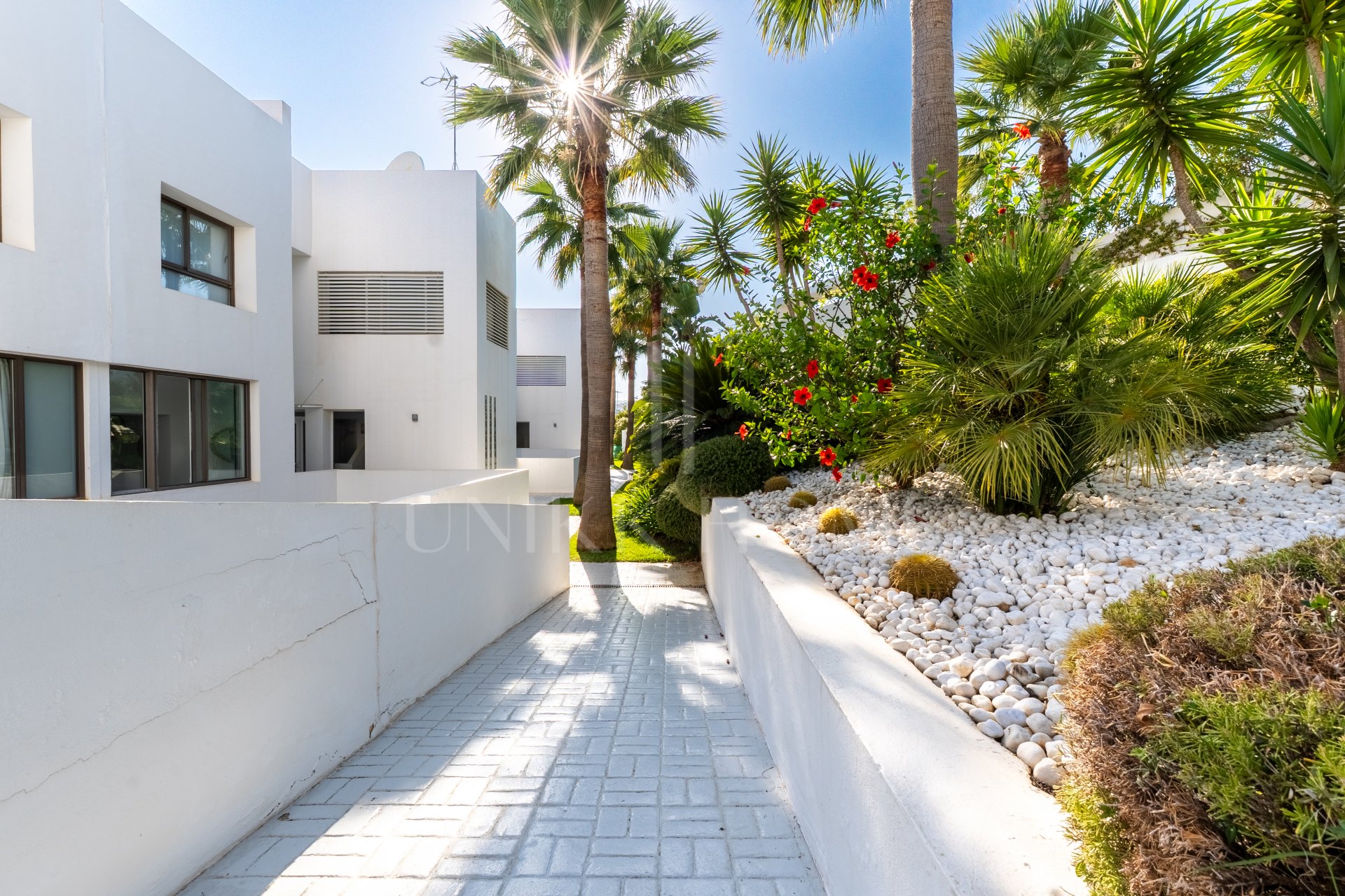 Elegante apartamento en planta baja con vistas panorámicas en el complejo Finca Cortesín