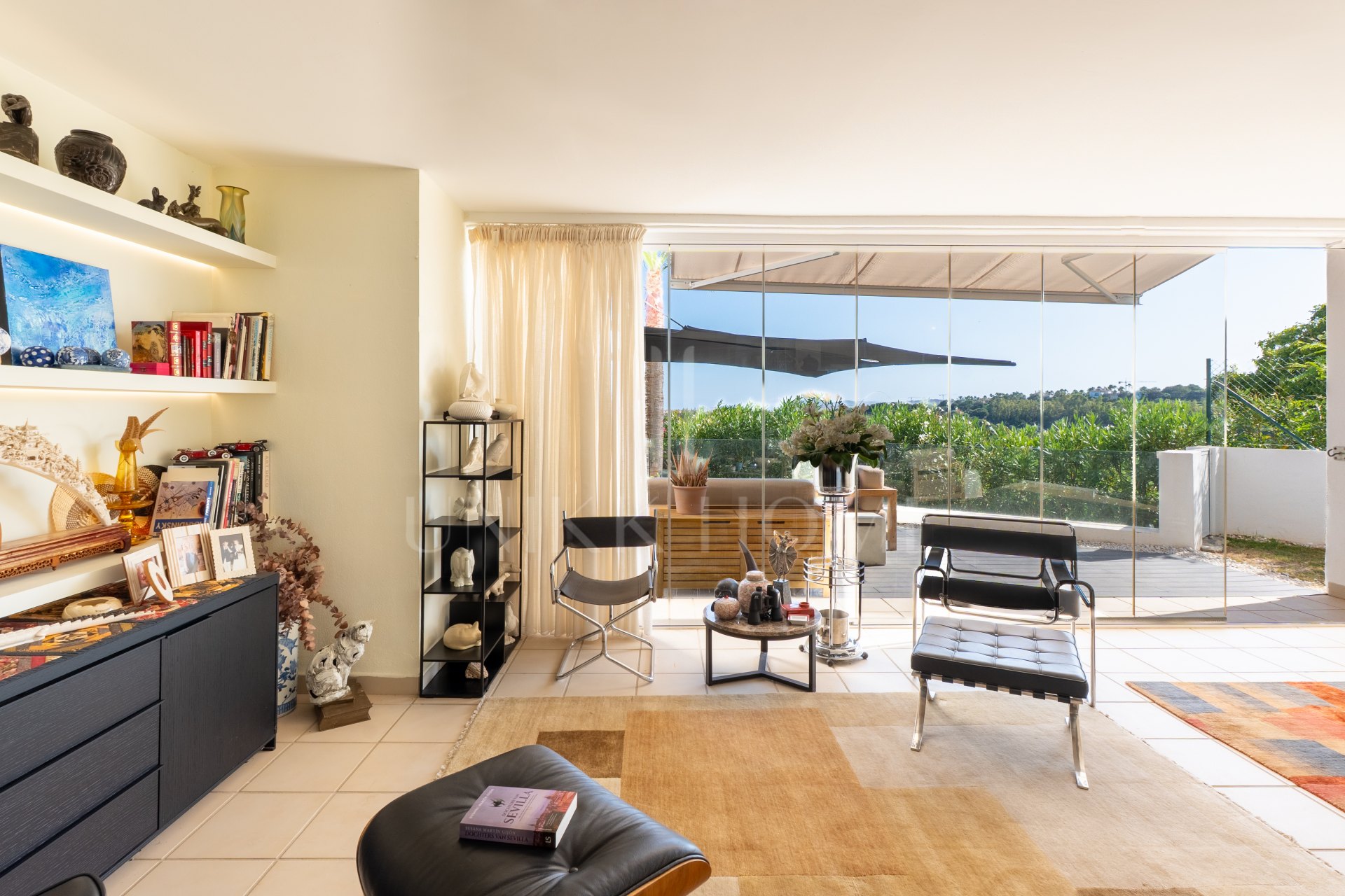 Elegante apartamento en planta baja con vistas panorámicas en el complejo Finca Cortesín