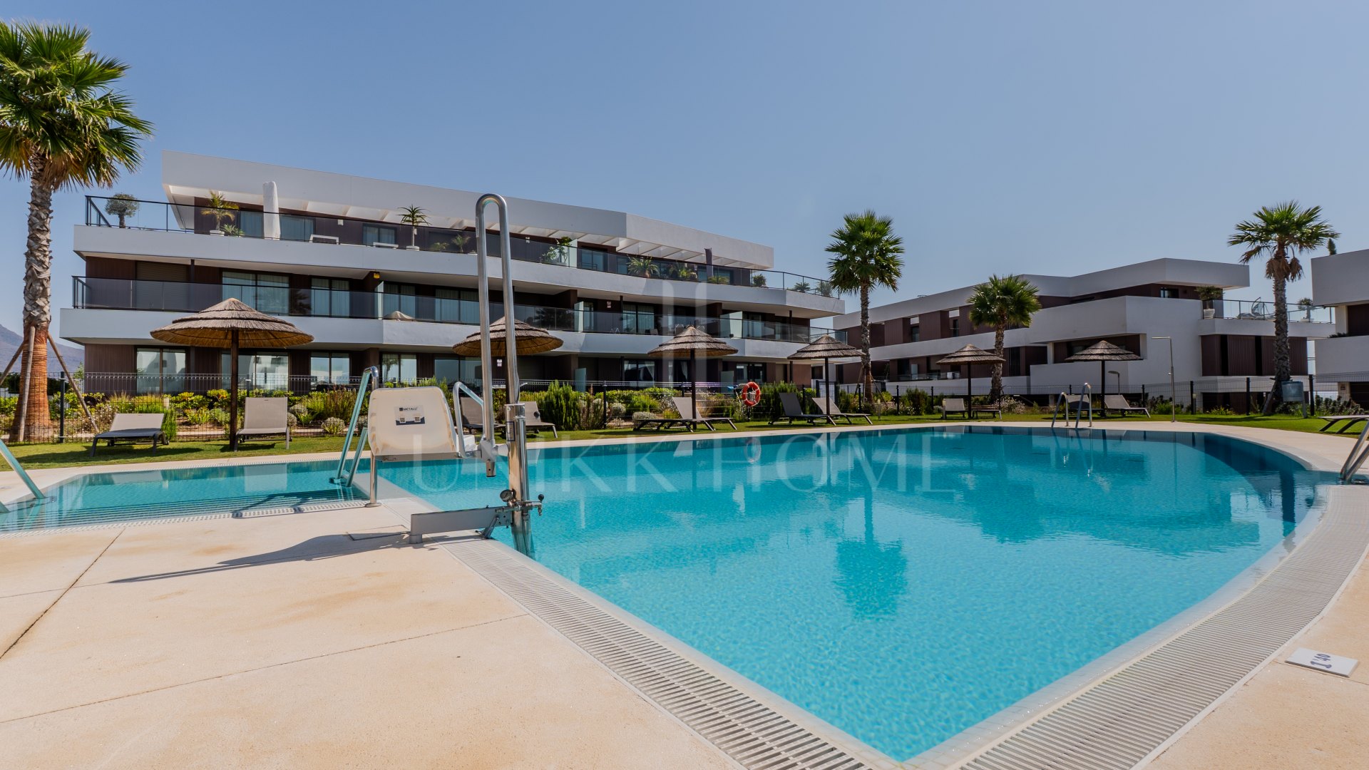 Luxury Ground Floor Apartment in La Sabina, Casares Costa