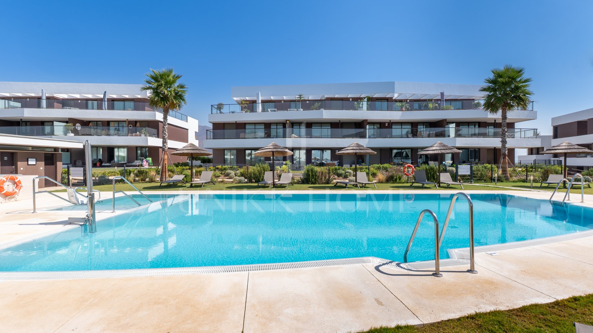 Luxury Ground Floor Apartment in La Sabina, Casares Costa