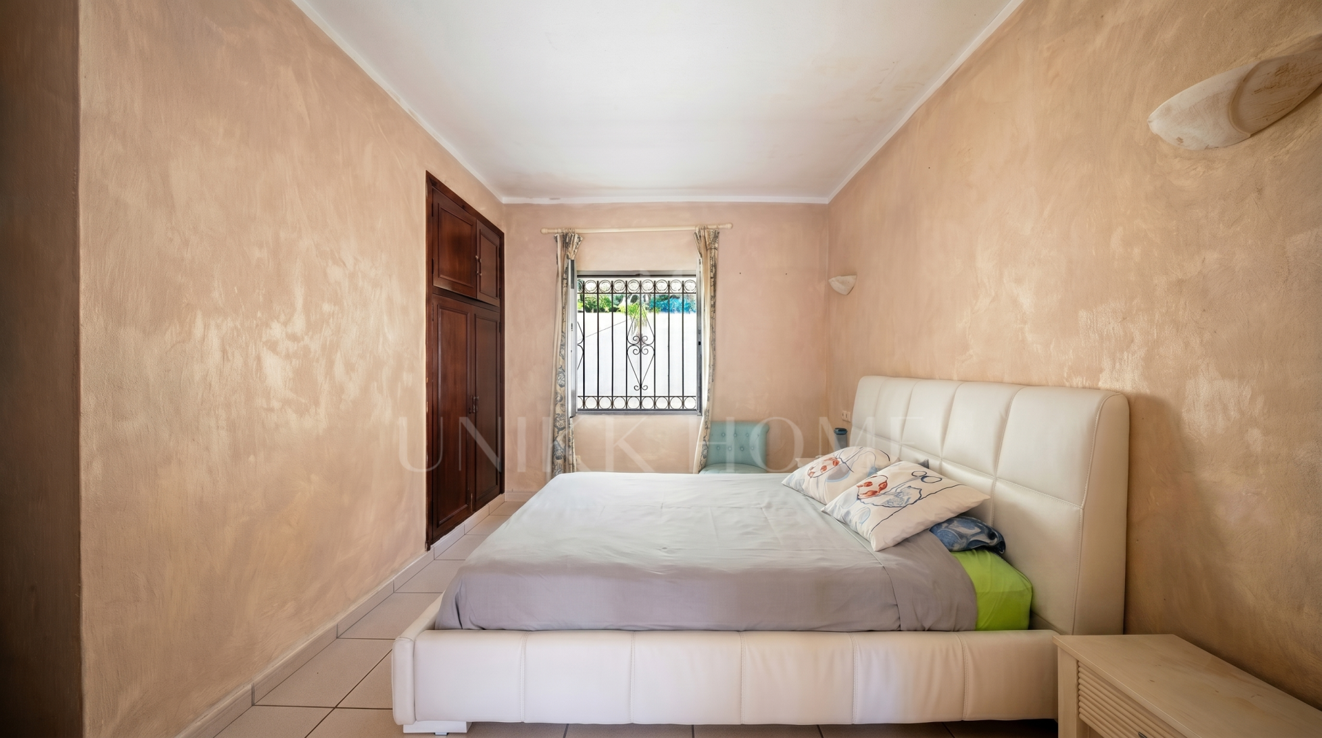 Beachfront house in Jardin Tropical, Manilva, just 100 metres from the sea!!!