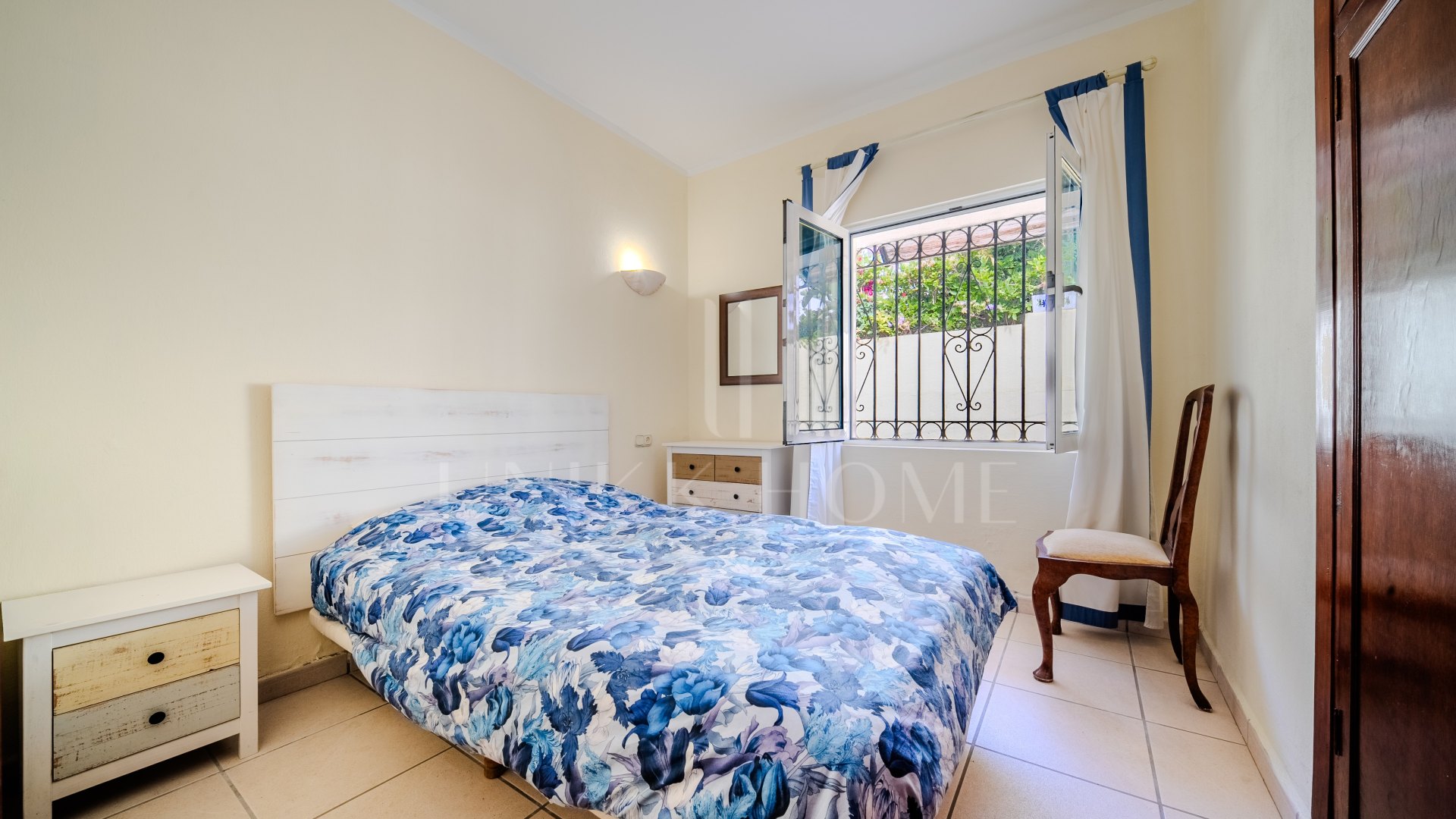 Beachfront house in Jardin Tropical, Manilva, just 100 metres from the sea!!!