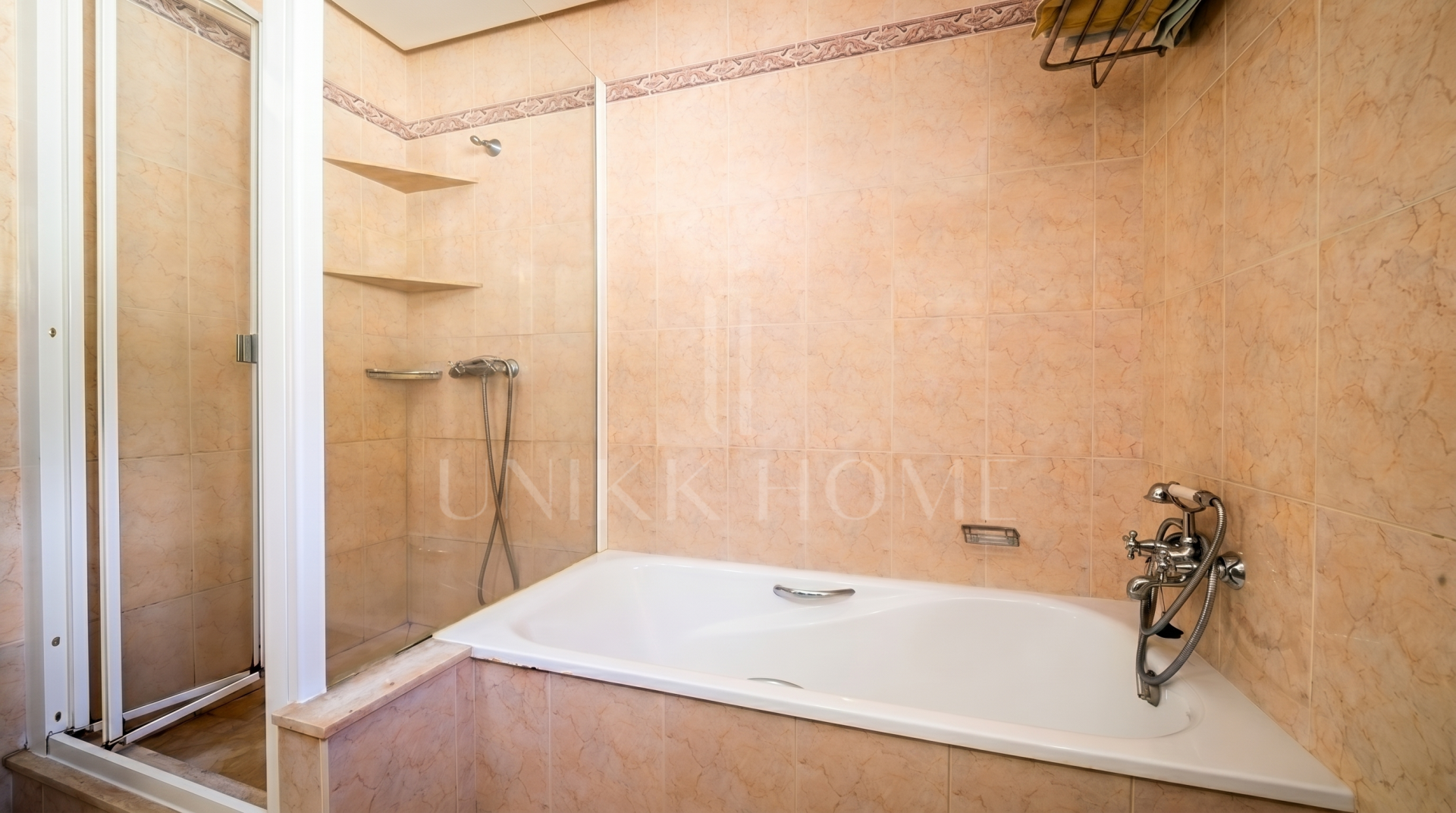 Beachfront house in Jardin Tropical, Manilva, just 100 metres from the sea!!!