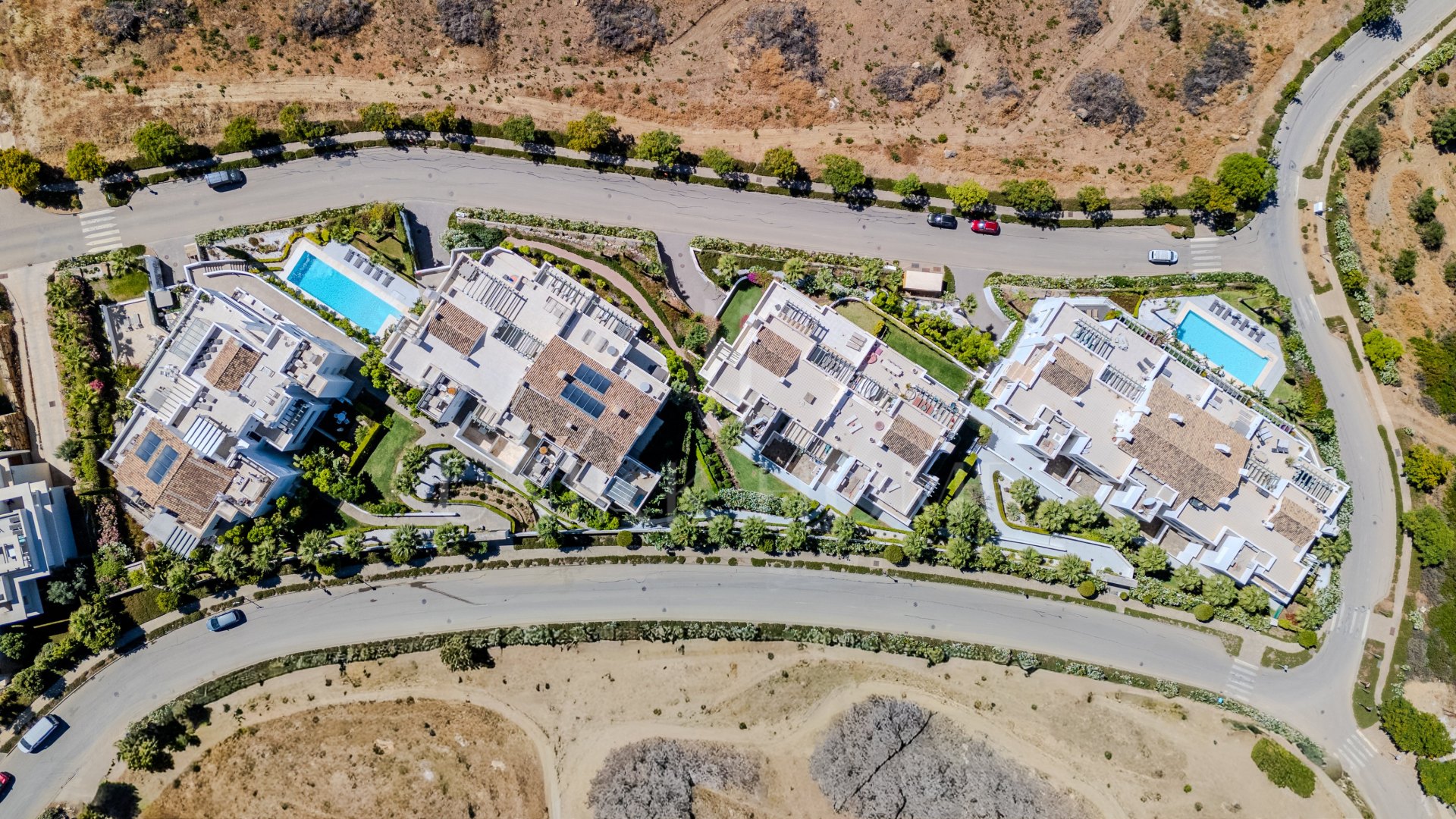 Ático en primera línea de golf con vistas panorámicas en Las Terrazas de Cortesín, Finca Cortesin, que cuenta con 3 dormitorios, amplias terrazas y seguridad del resort.