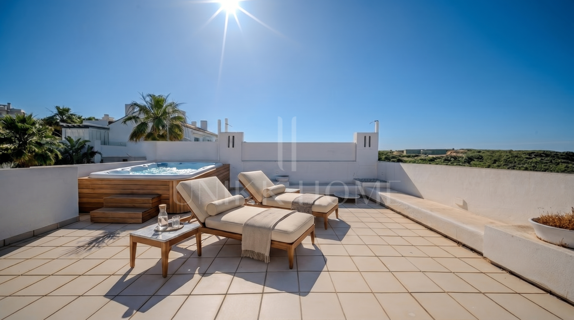Ático en primera línea de golf con vistas panorámicas en Las Terrazas de Cortesín, Finca Cortesin, que cuenta con 3 dormitorios, amplias terrazas y seguridad del resort.