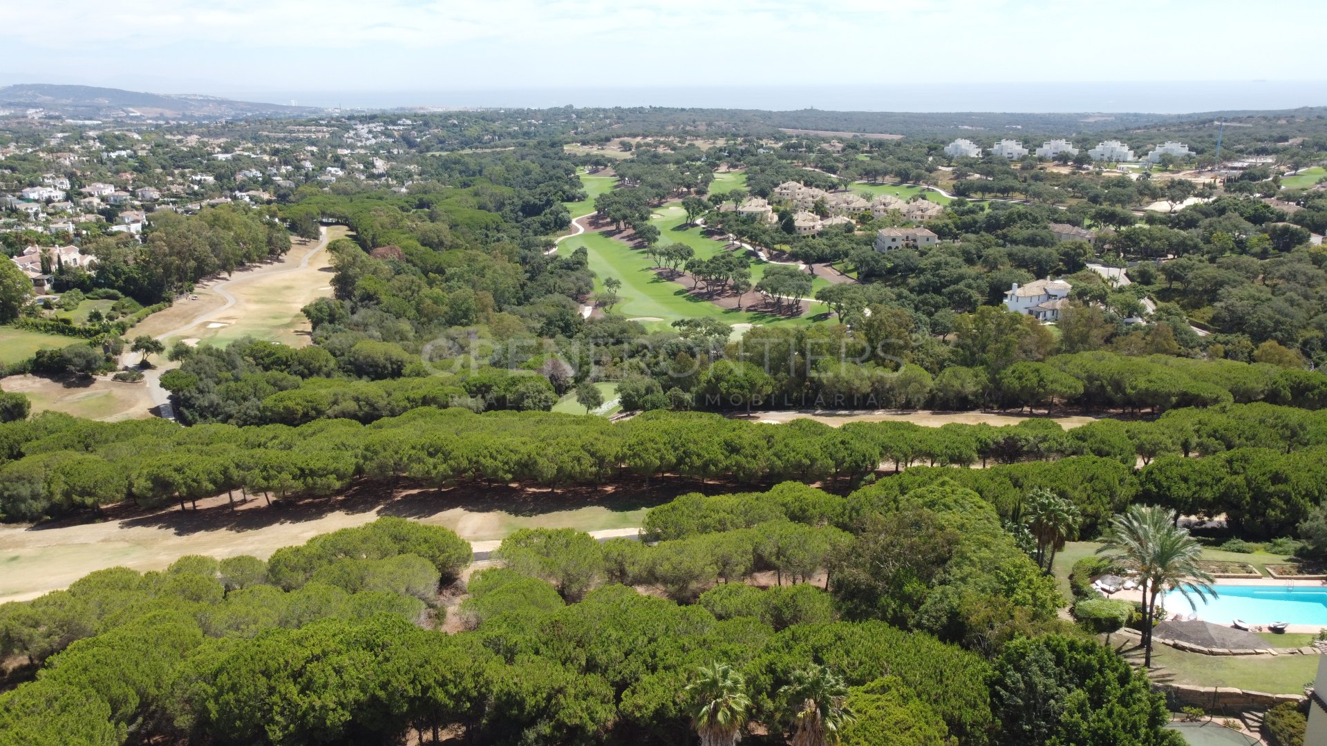 Terrain avec vue sur la mer et le golf à Sotogrande