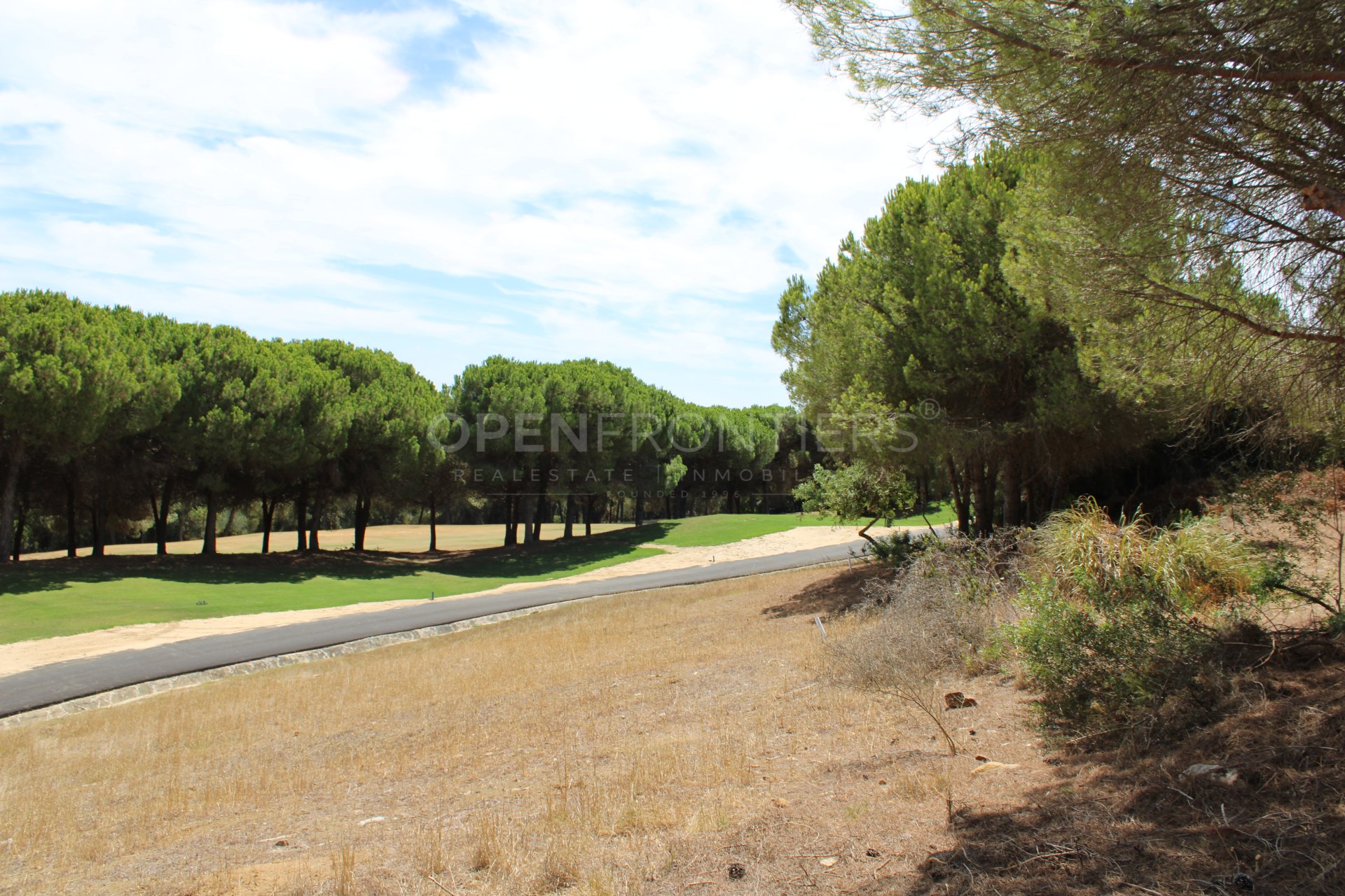 Terrain avec vue sur la mer et le golf à Sotogrande